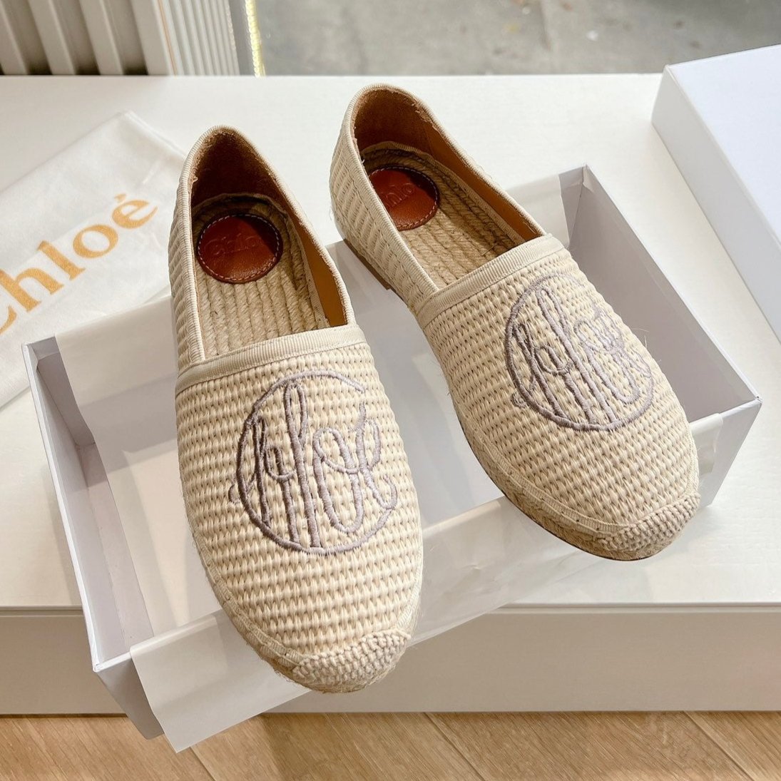 CHLOÃ‰ WOVEN LOAFER IN BEIGE RAFFIA