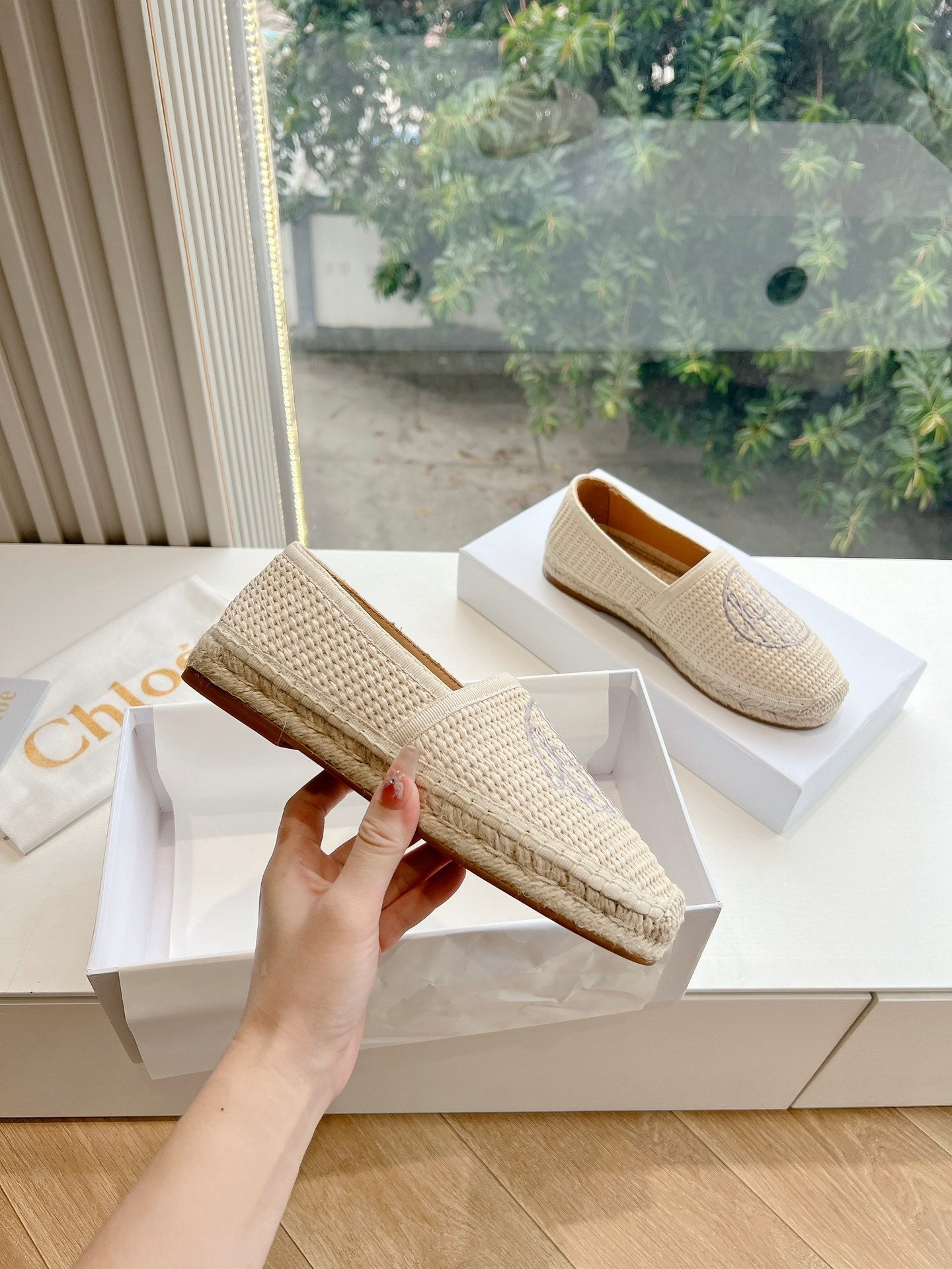 CHLOÃ‰ WOVEN LOAFER IN BEIGE RAFFIA