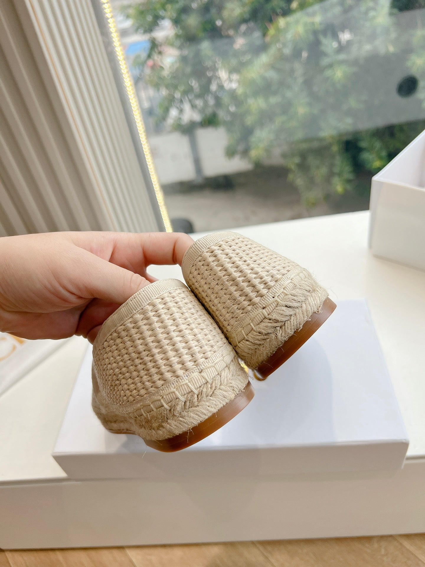 CHLOÃ‰ WOVEN LOAFER IN BEIGE RAFFIA