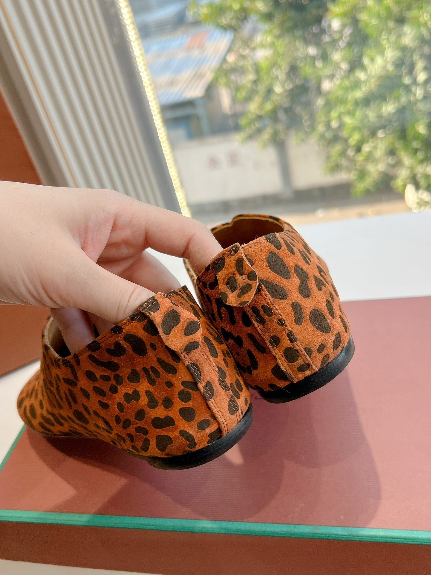 LP Floaty Flat Orange Black Leopard Print Suede 992985