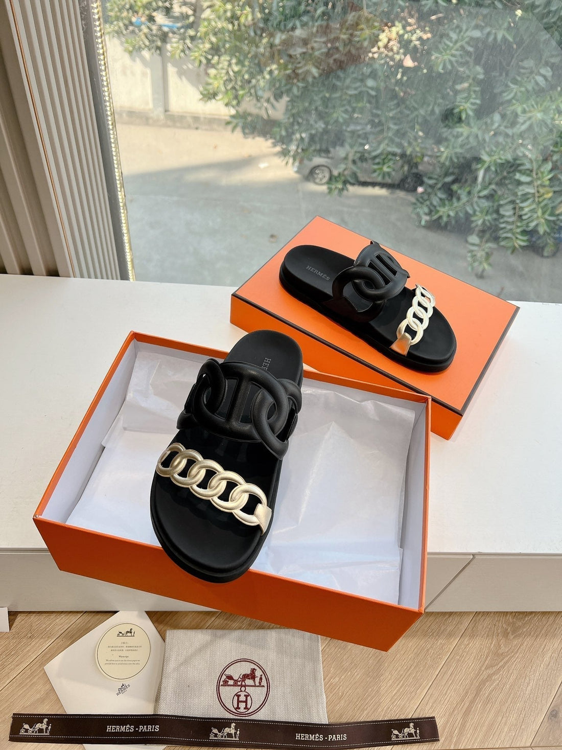 HM 25 Extra Sandal Black Gold Metalic Calfskin