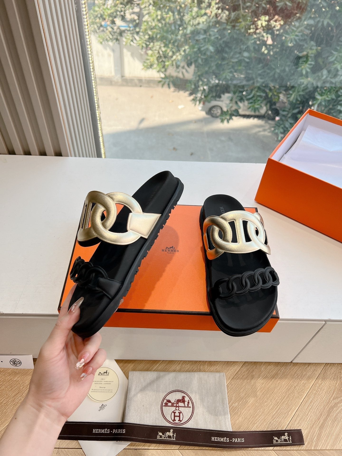 HM 25 Extra Sandal Gold Black Calfskin 292562