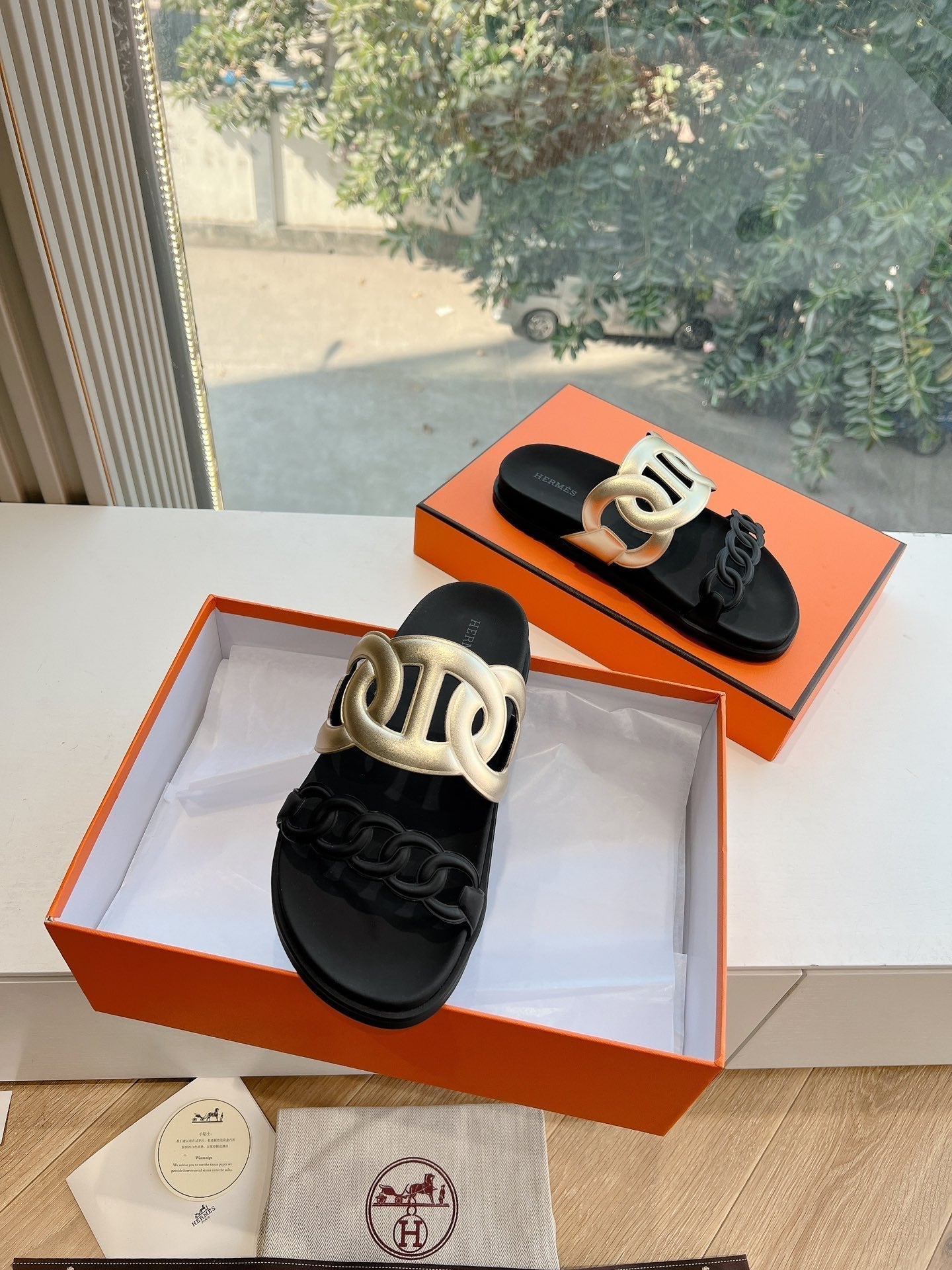 HM 25 Extra Sandal Gold Black Calfskin 292562