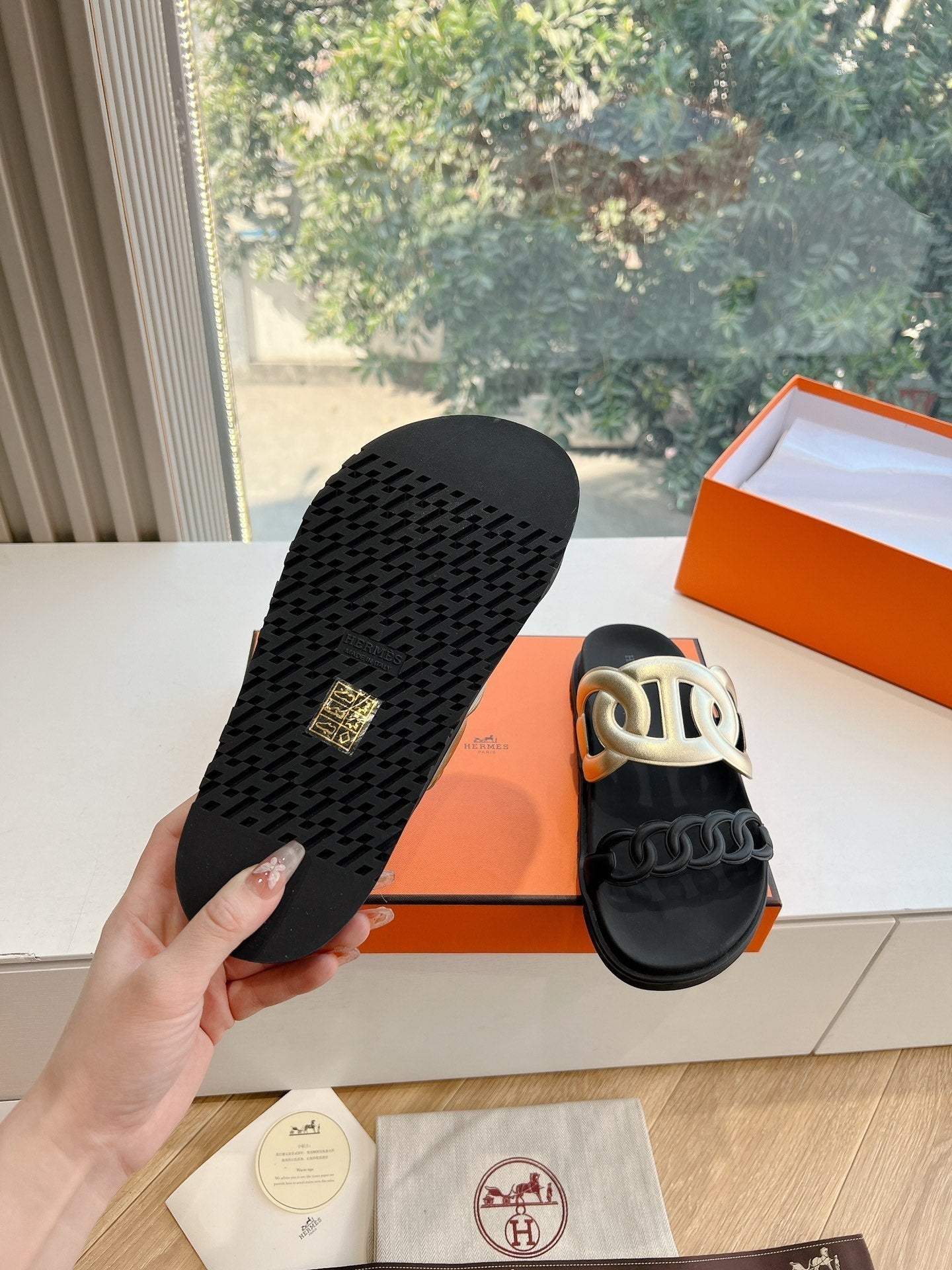 HM 25 Extra Sandal Gold Black Calfskin 292562