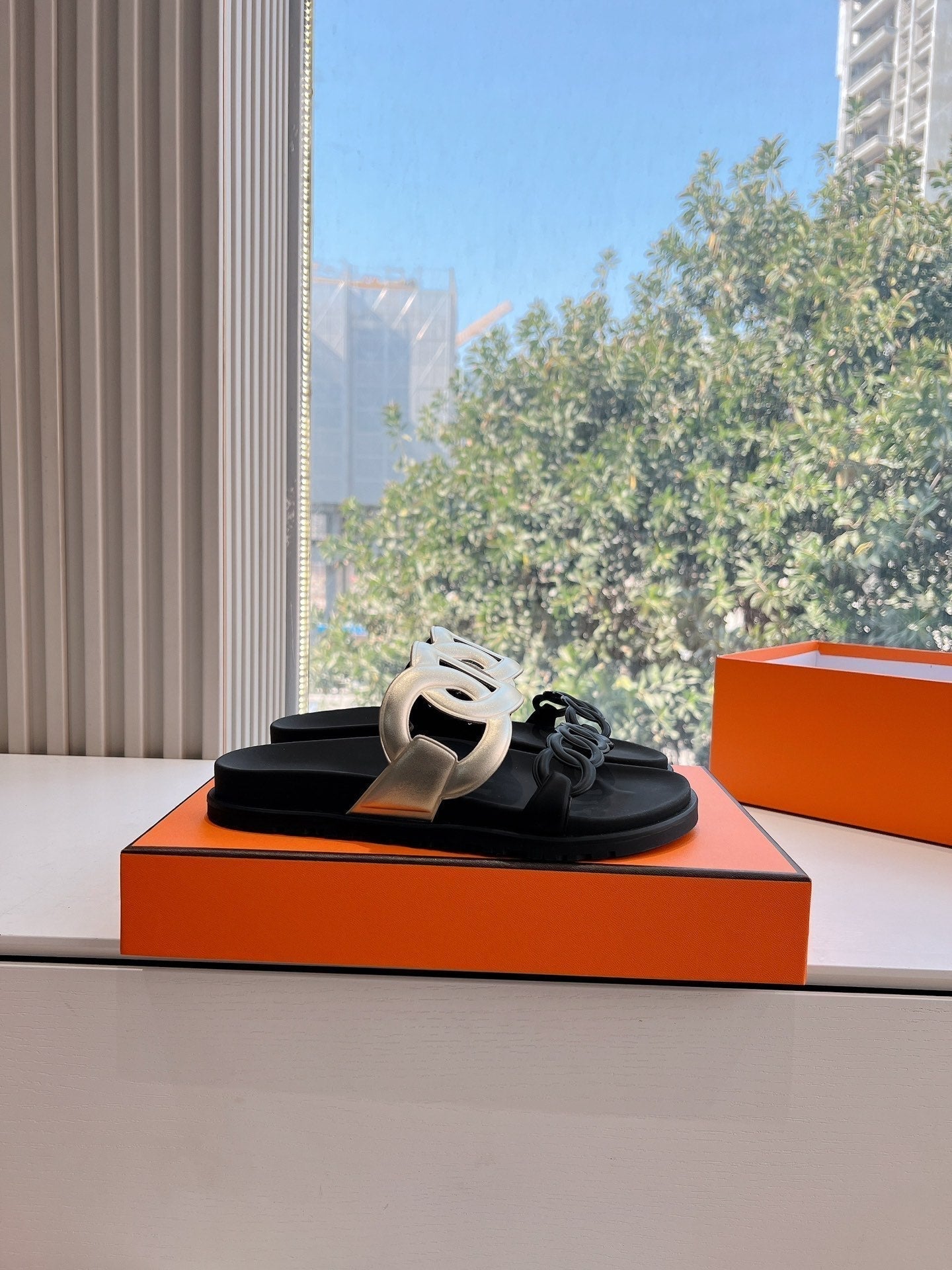 HM 25 Extra Sandal Gold Black Calfskin 292562