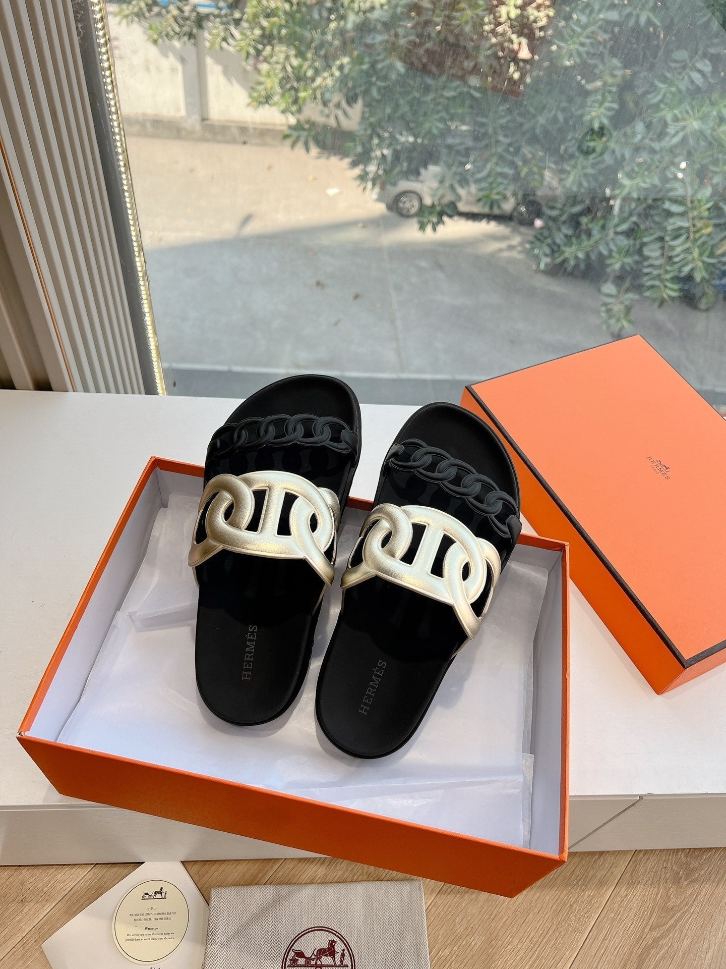 HM 25 Extra Sandal Gold Black Calfskin 292562