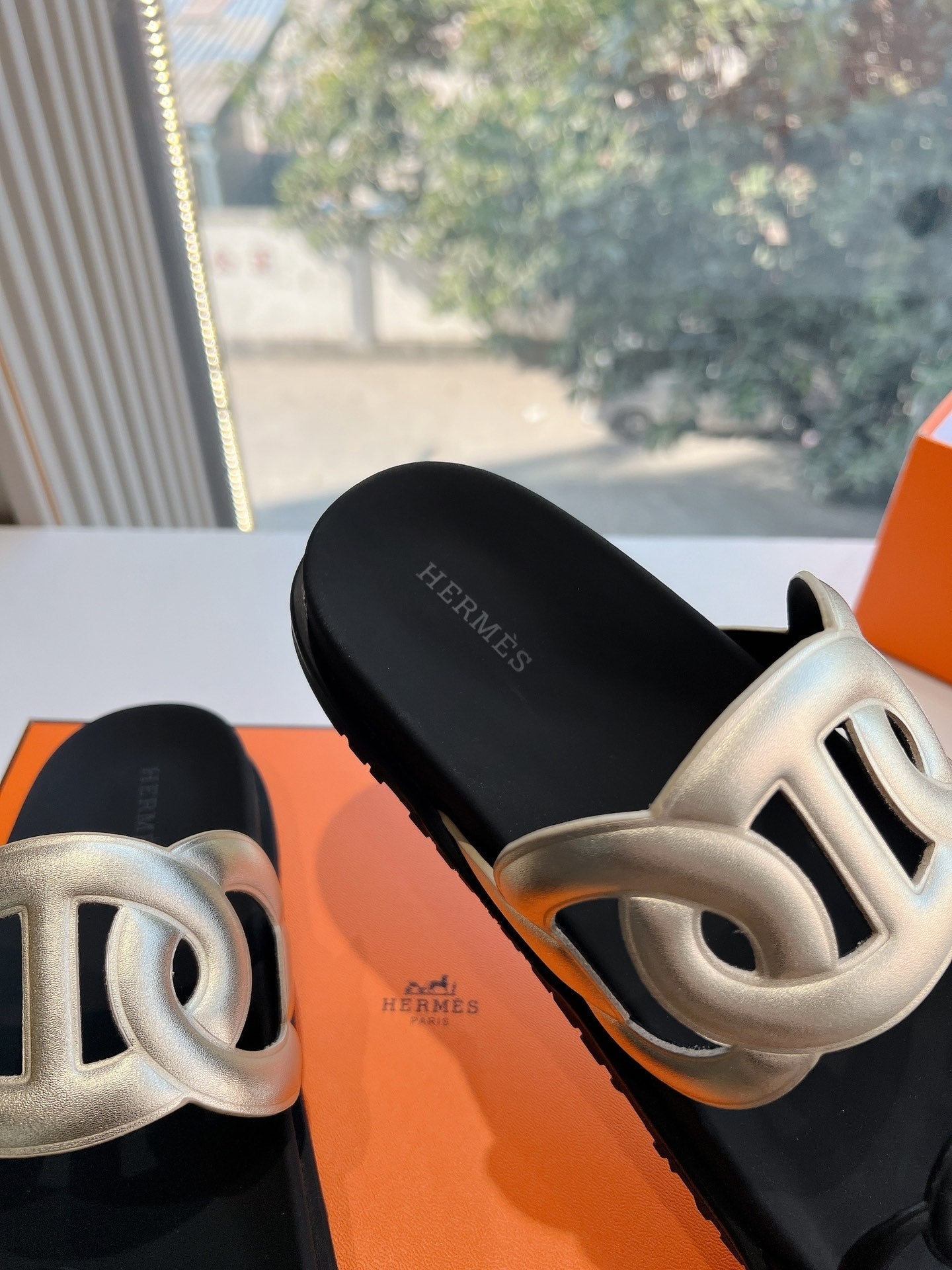 HM 25 Extra Sandal Gold Black Calfskin 292562