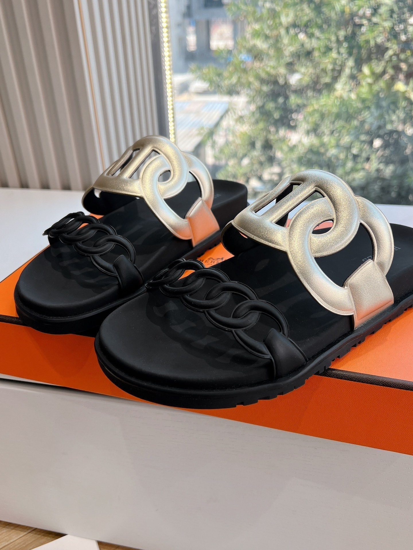 HM 25 Extra Sandal Gold Black Calfskin 292562