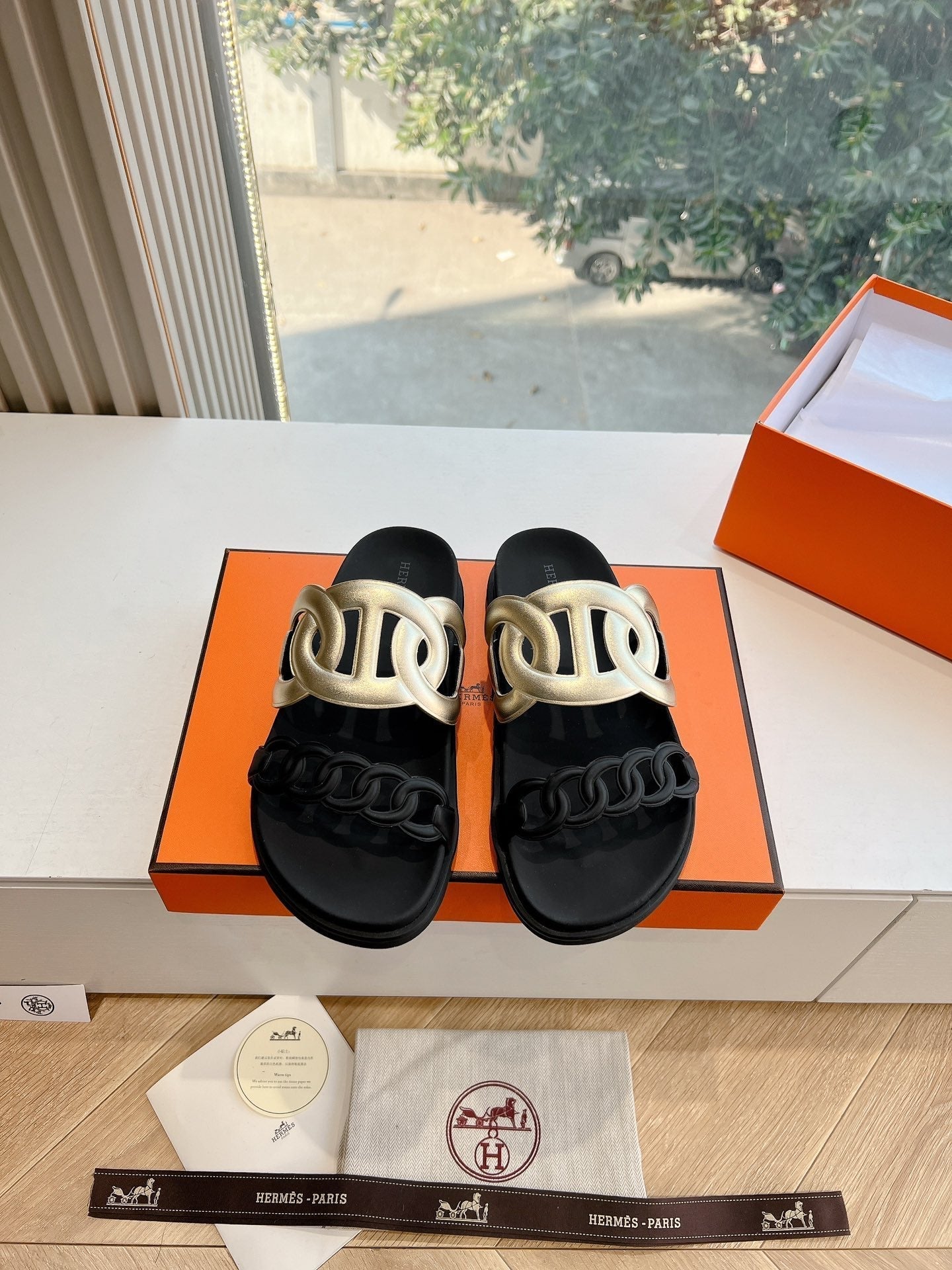 HM 25 Extra Sandal Gold Black Calfskin 292562