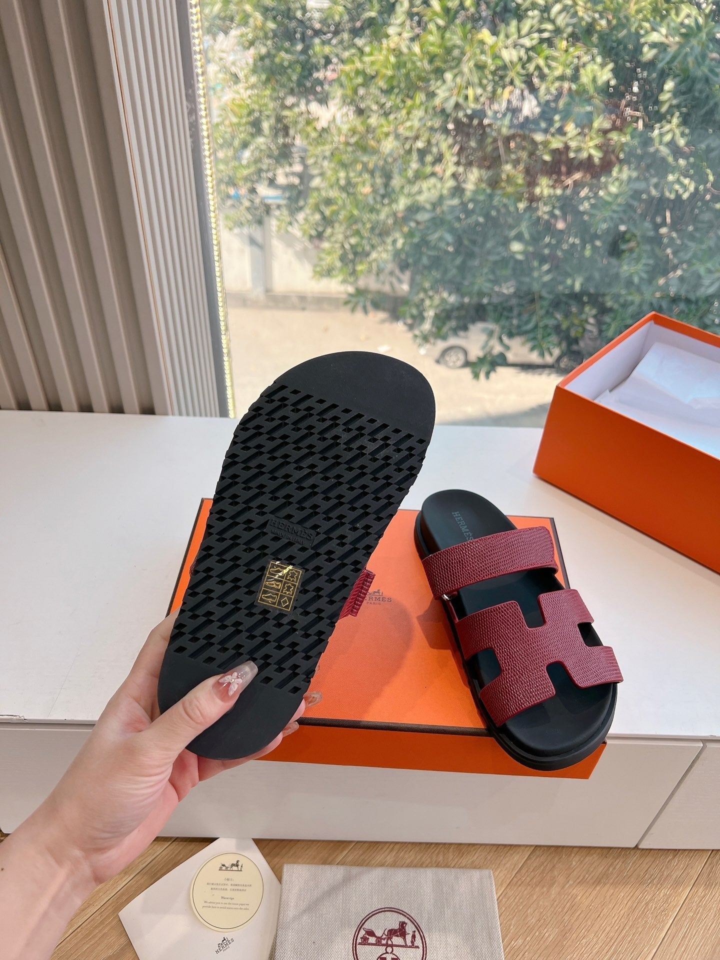 HM Chypre Sandal Blood Red Grained Calfskin 2027966