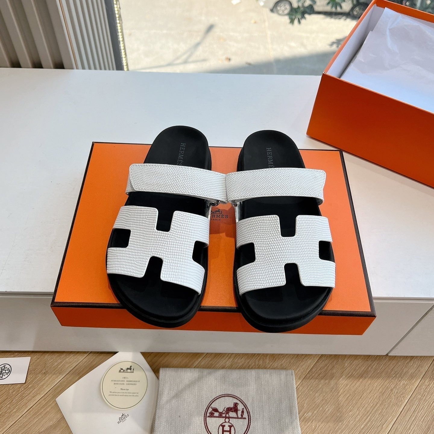 HM Chypre Sandal White Grained Calfskin 202798