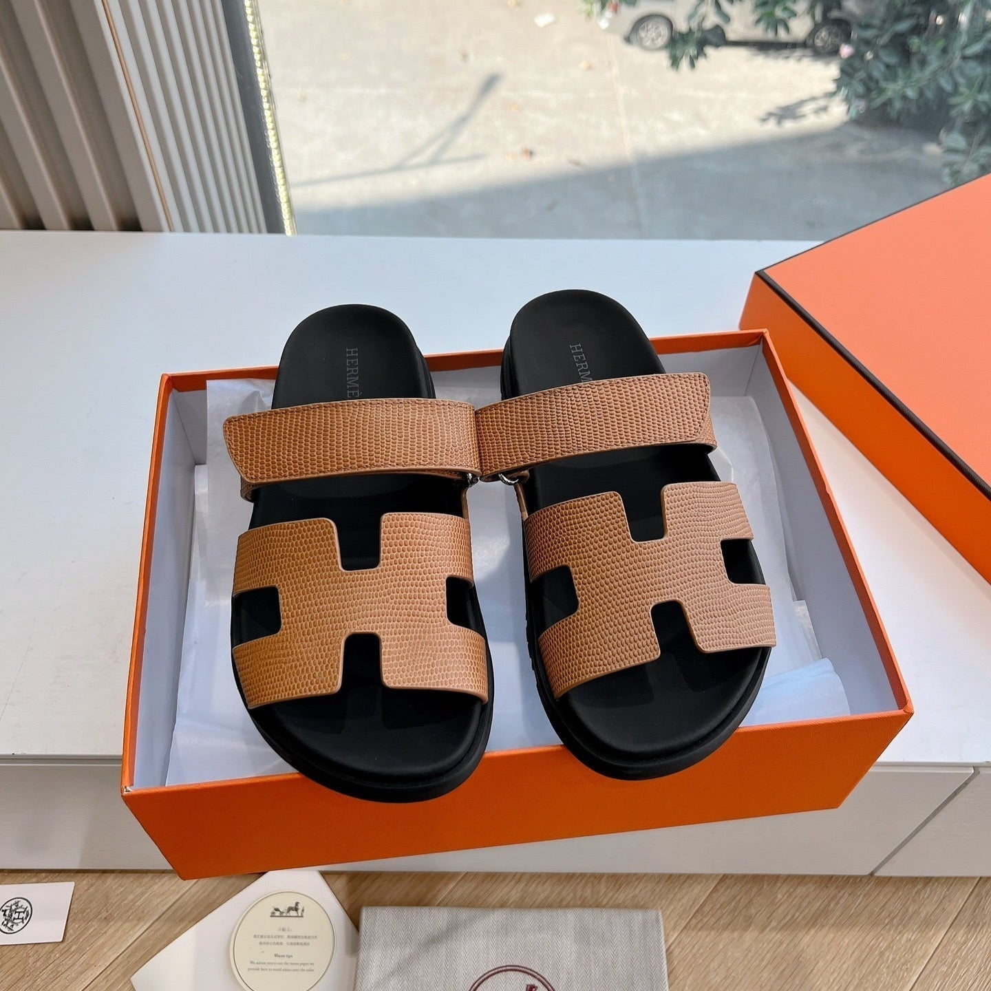 HM Chypre Sandal  Brownie Brown Grained Calfskin 202799