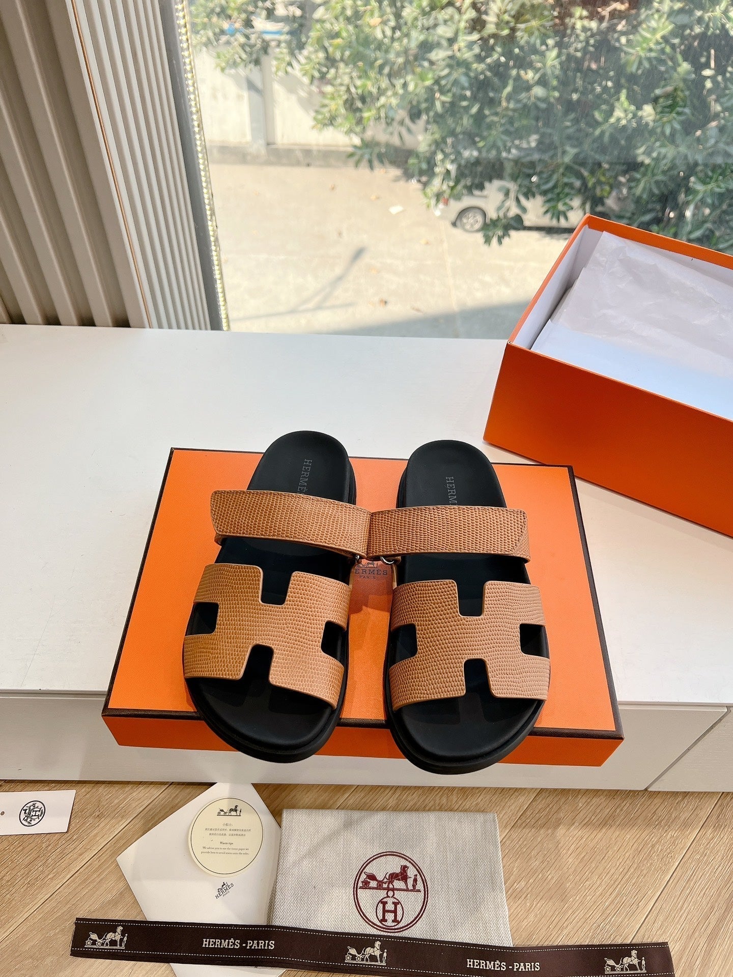 HM Chypre Sandal  Brownie Brown Grained Calfskin 202799