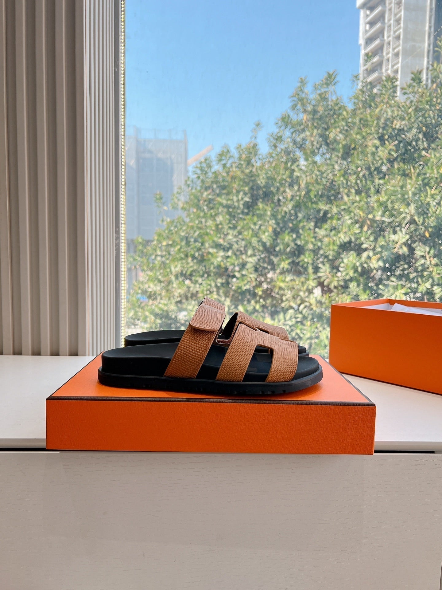 HM Chypre Sandal  Brownie Brown Grained Calfskin 202799