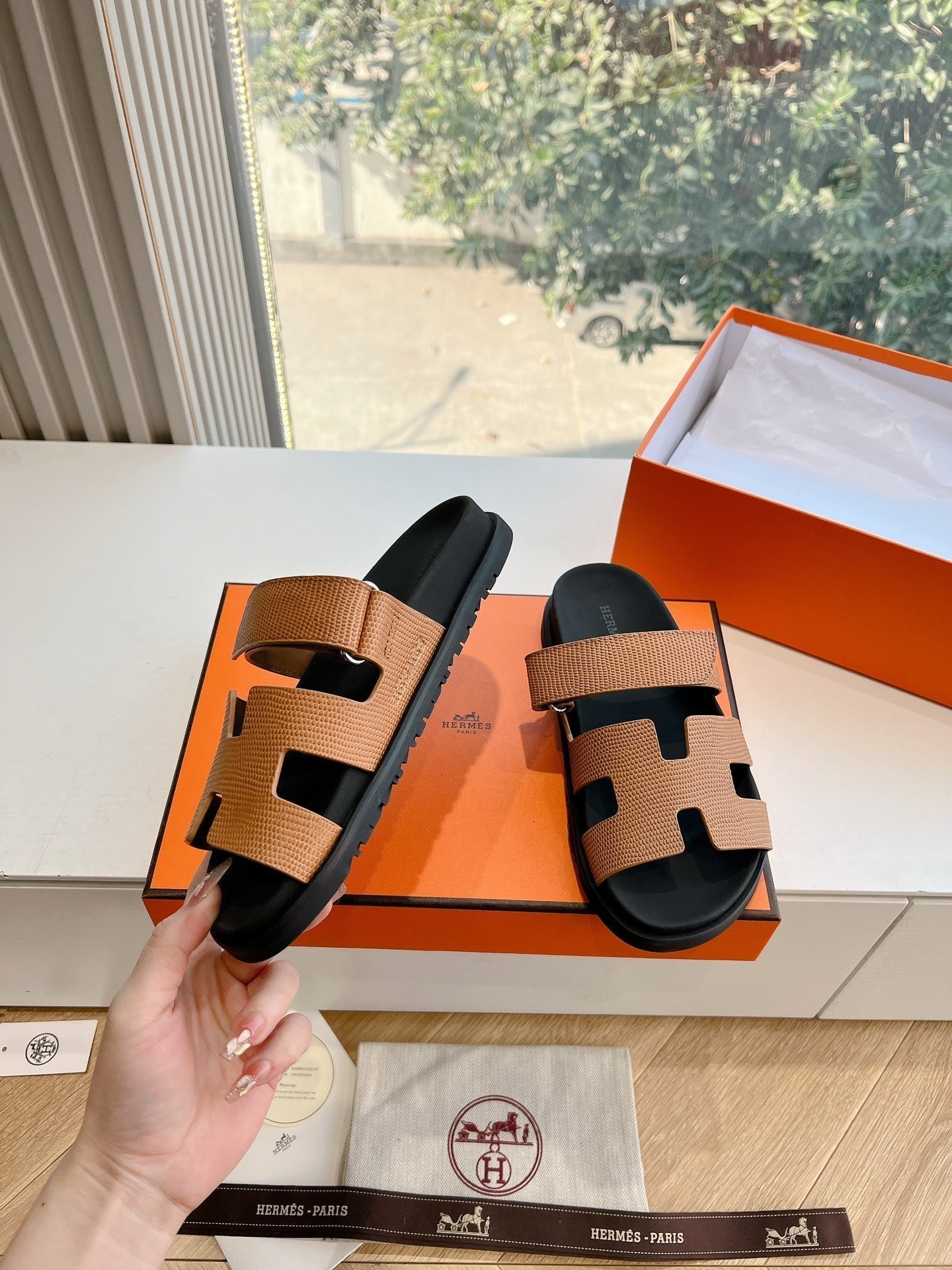 HM Chypre Sandal  Brownie Brown Grained Calfskin 202799