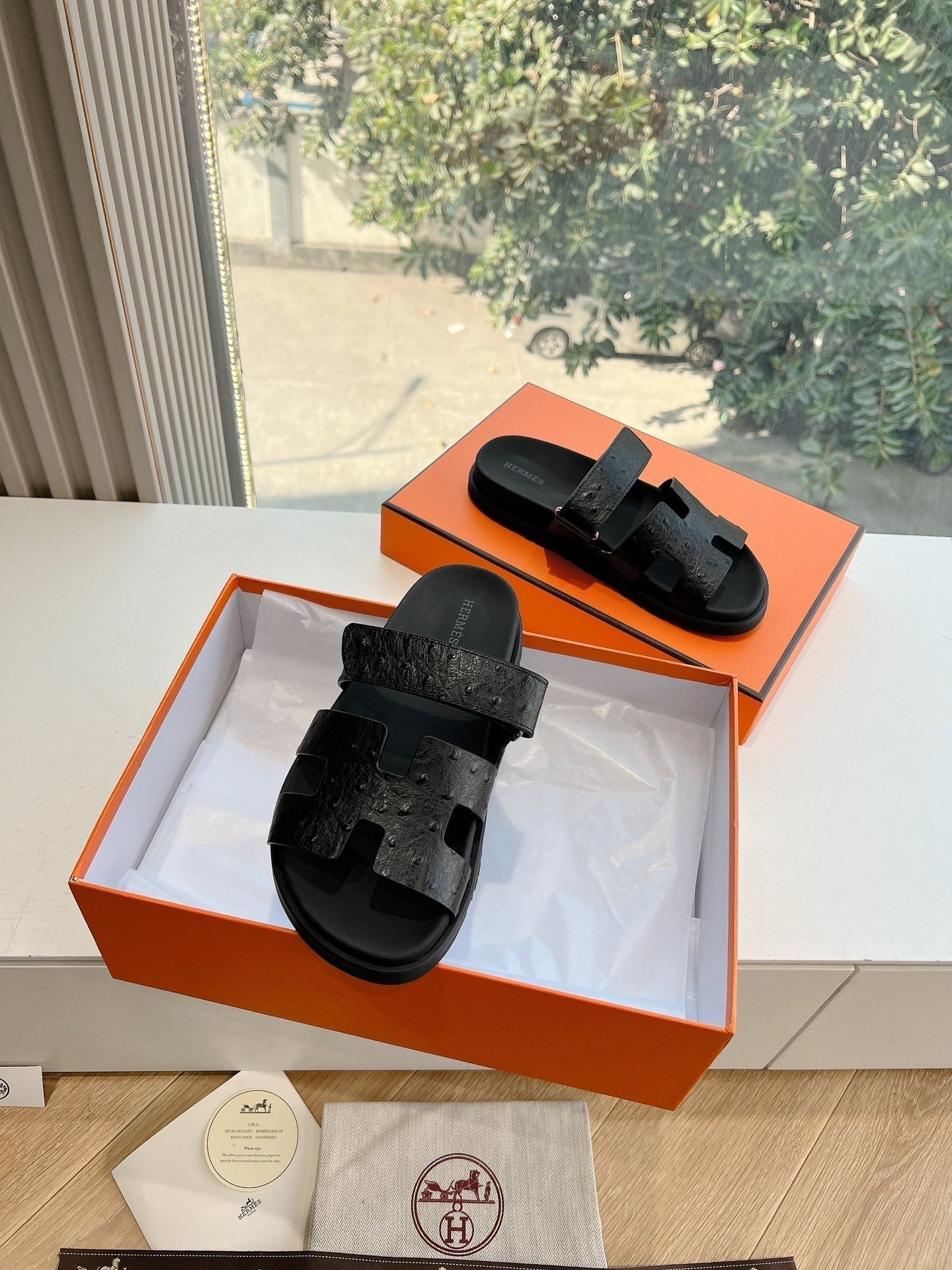 HM Chypre Sandal Black Ostrich Leather 202800