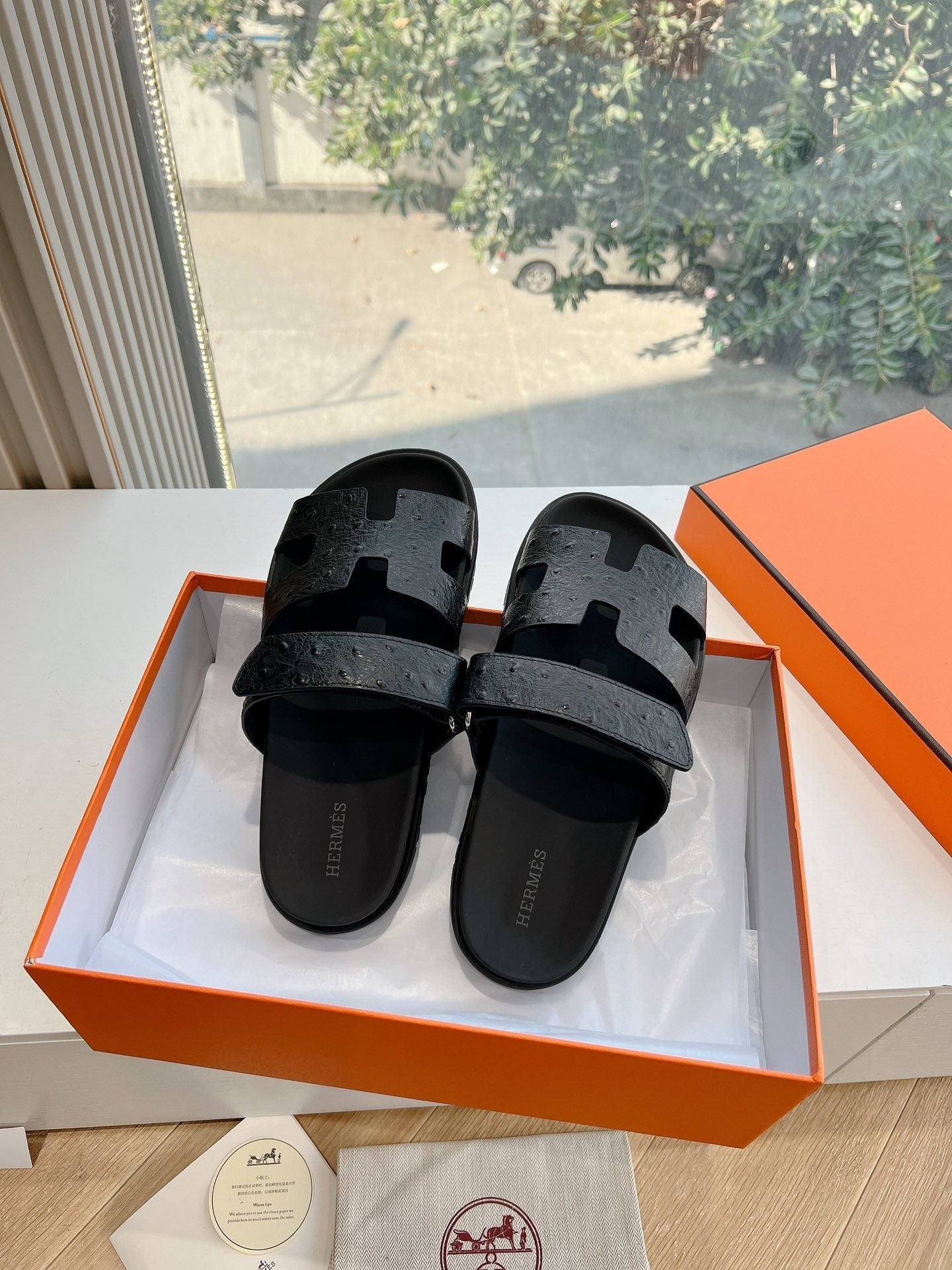 HM Chypre Sandal Black Ostrich Leather 202800