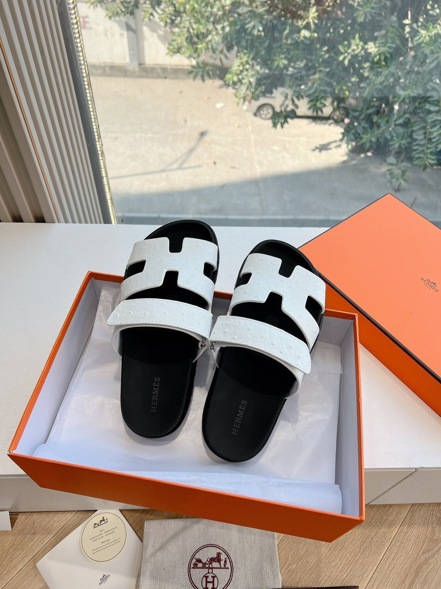 HM Chypre Sandal White Ostrich Leather 202801