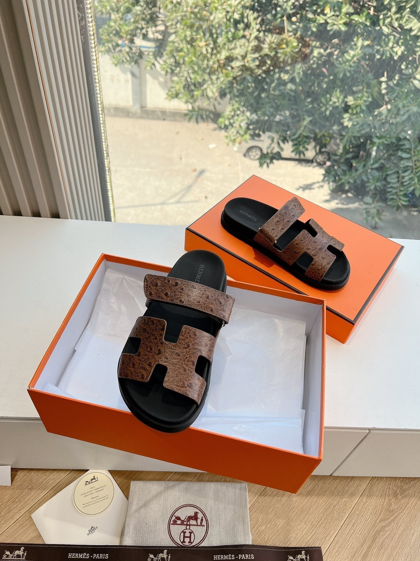 HM Chypre Sandal Walnut Brown Ostrich Leather 202803