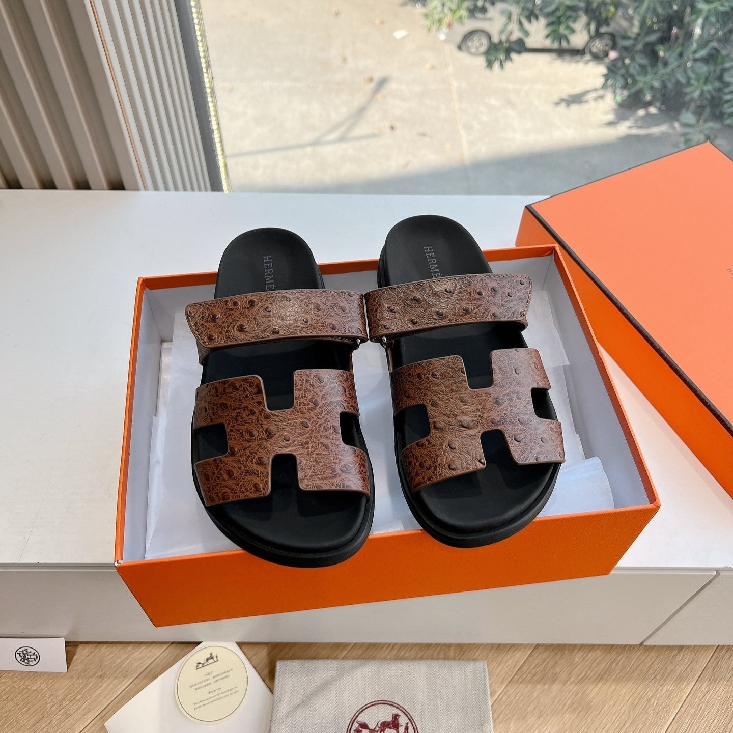 HM Chypre Sandal Walnut Brown Ostrich Leather 202803