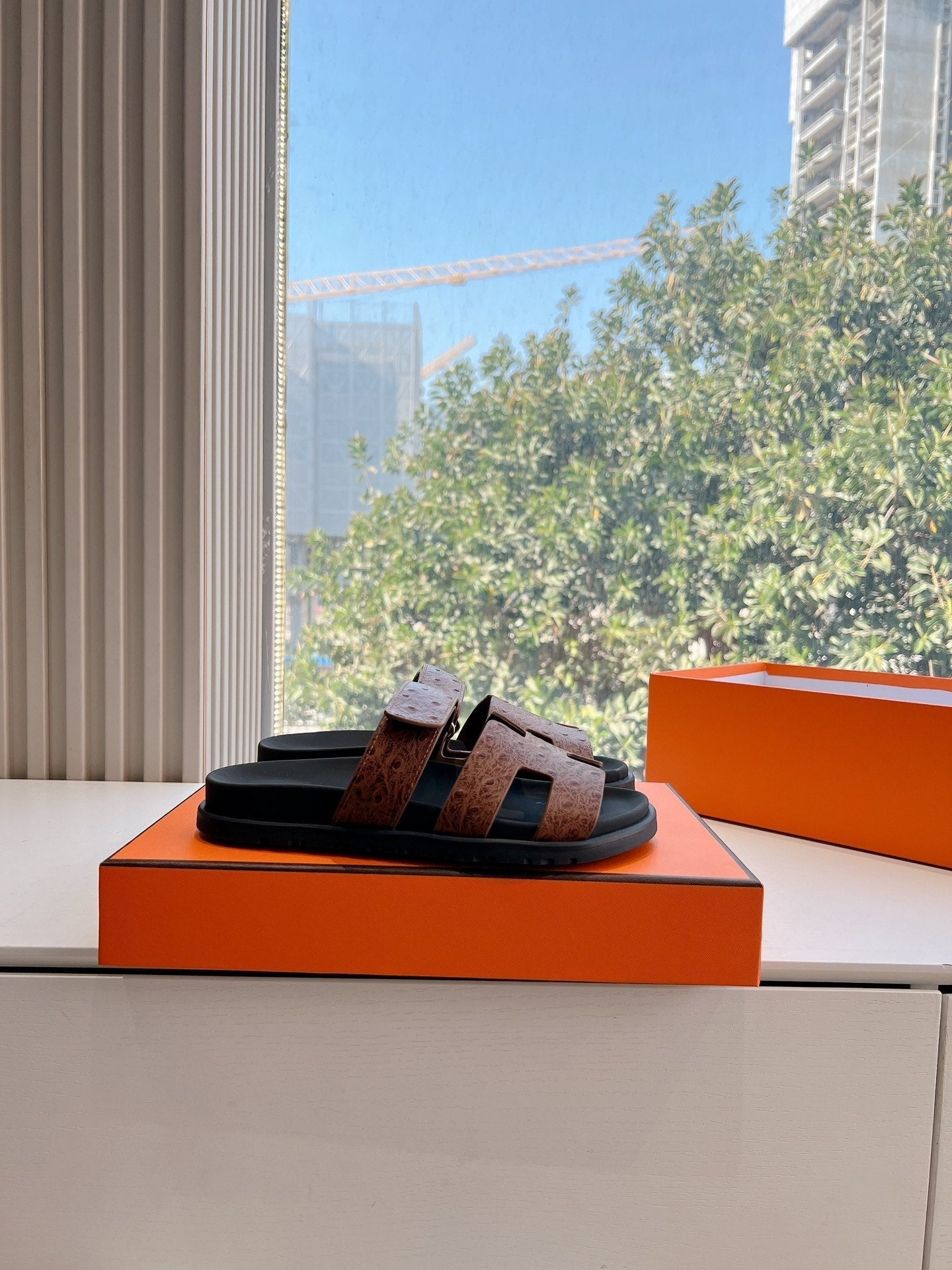 HM Chypre Sandal Walnut Brown Ostrich Leather 202803