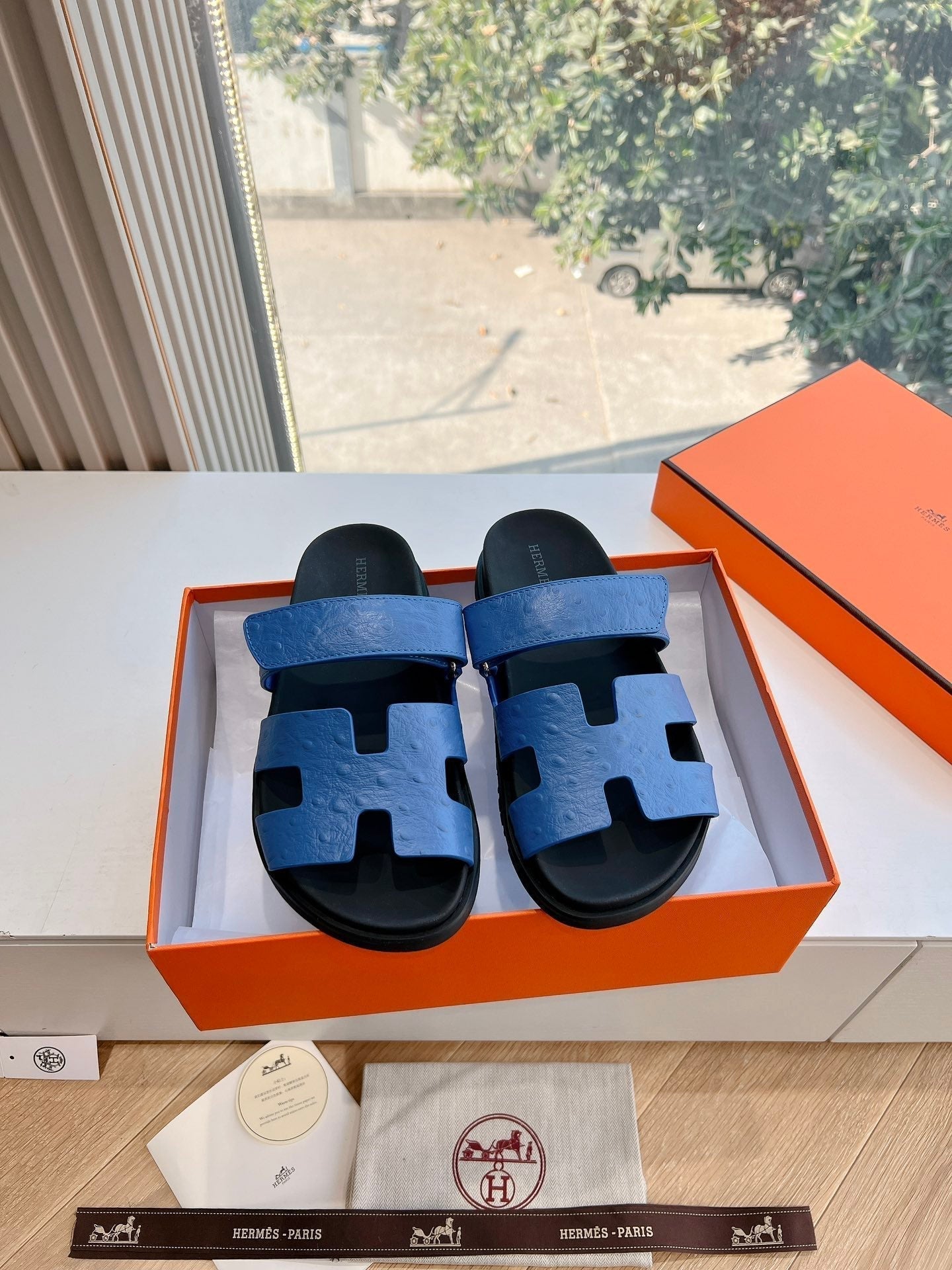 HM Chypre Sandal Demin Blue Ostrich Leather 202805