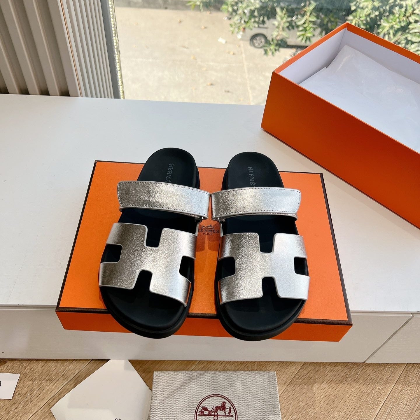 HM Chypre Sandal Silver Calfskin 202812