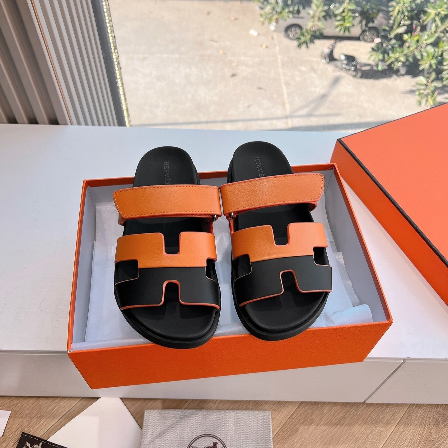 HM Chypre Sandal Orange mix Black Calfskin 202815