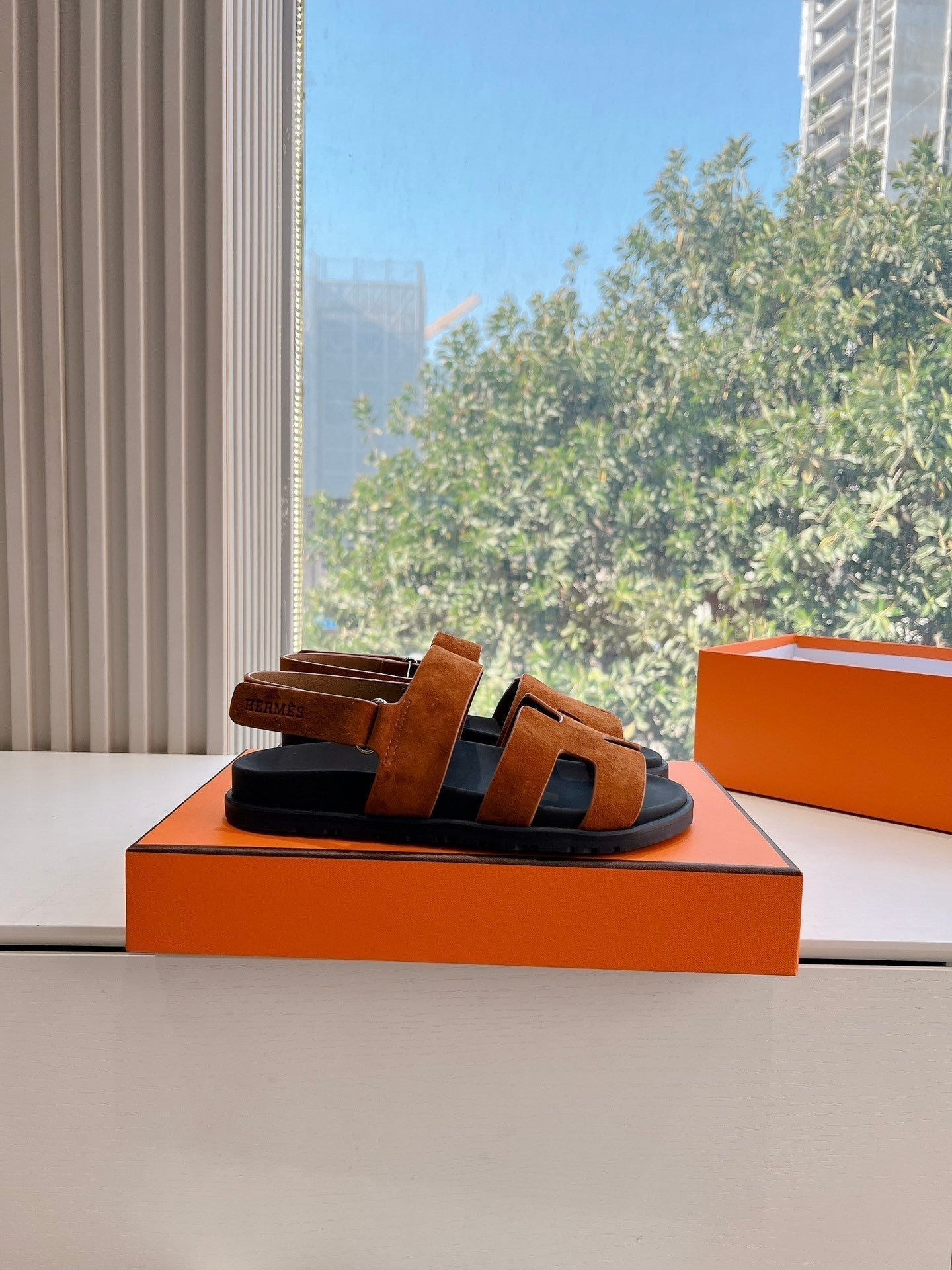 HM 25 Genius Sandal Gold Suede Black Calfskin