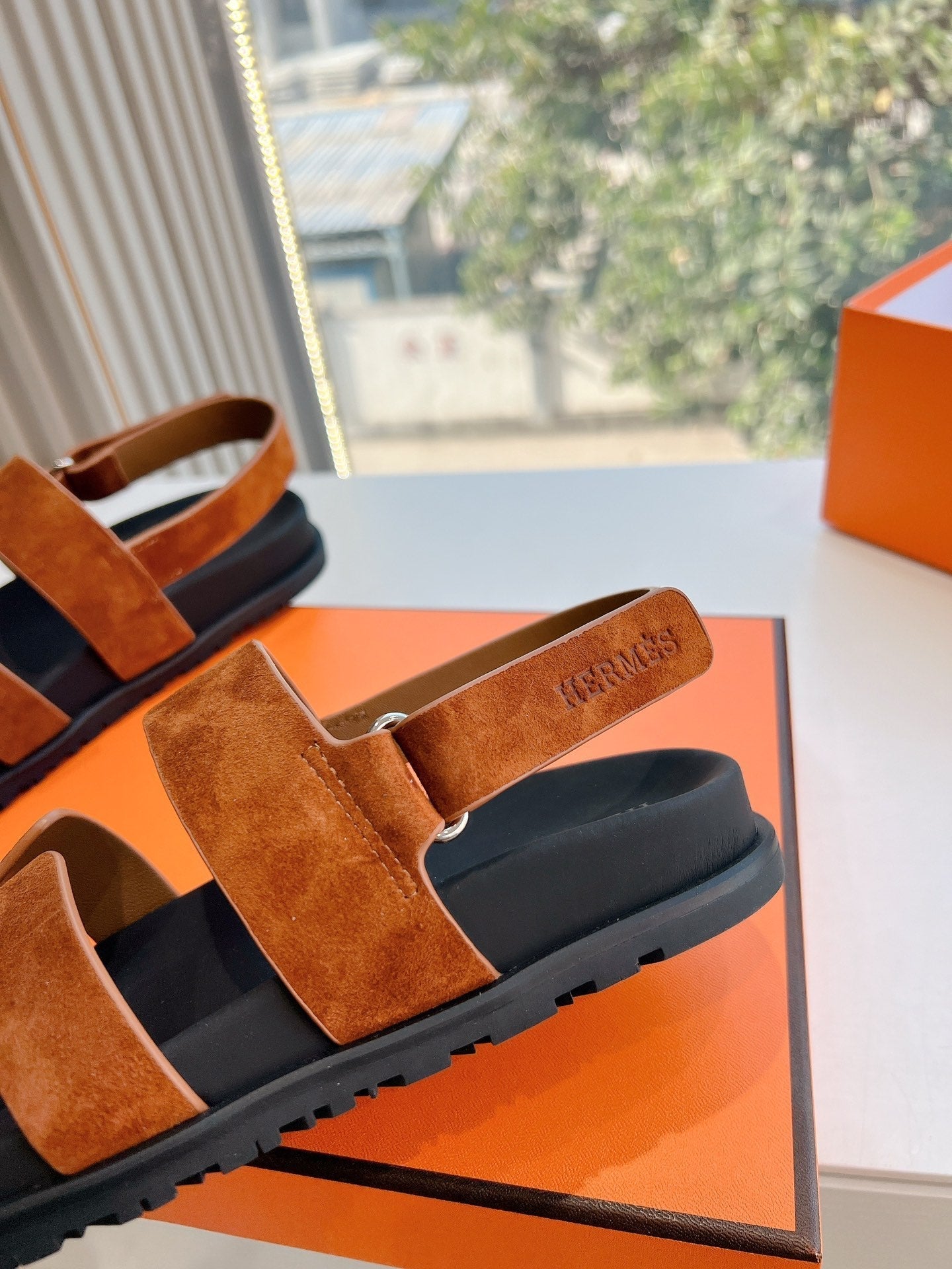 HM 25 Genius Sandal Gold Suede Black Calfskin