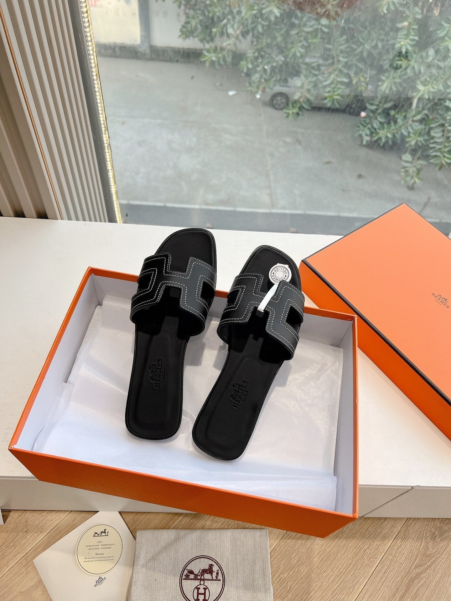 HM 25C Oran sandal Black Leather 202828