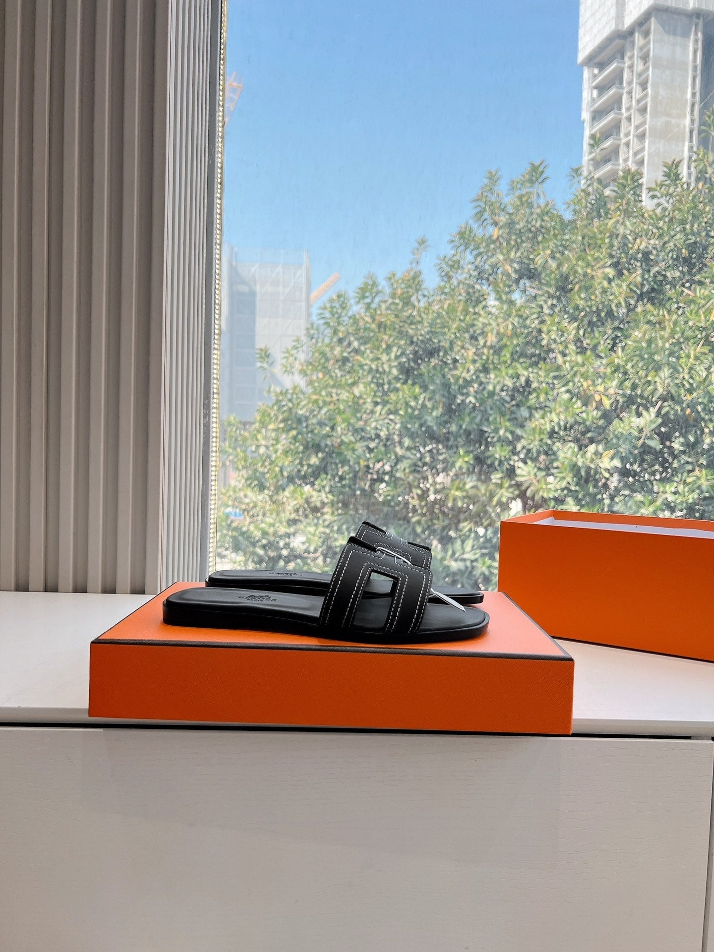 HM 25 Oran Sandal Black Calfskin White Thread Embroidery