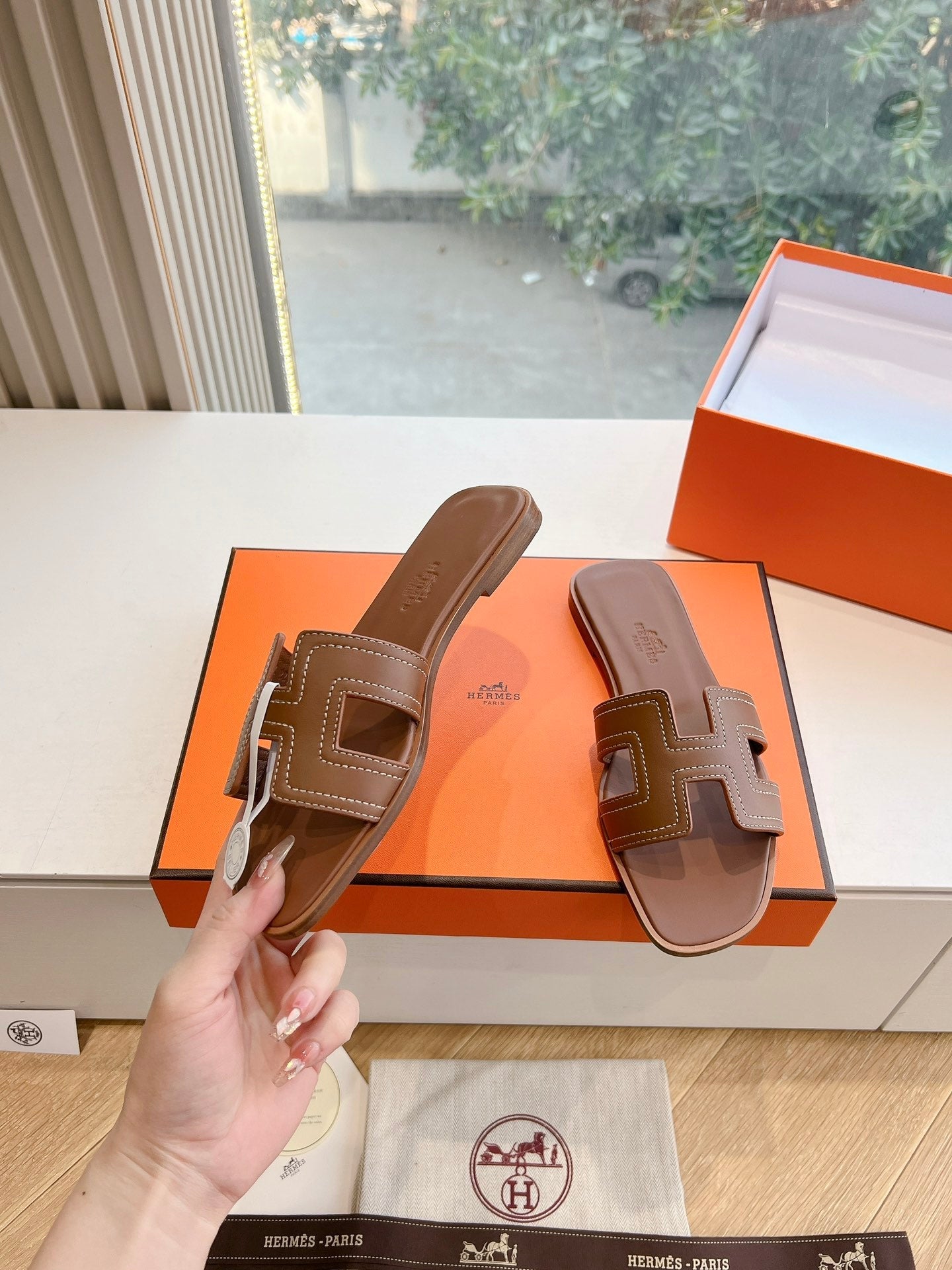 HM 25 Oran Sandal Brown Calfskin White Thread Embroidery