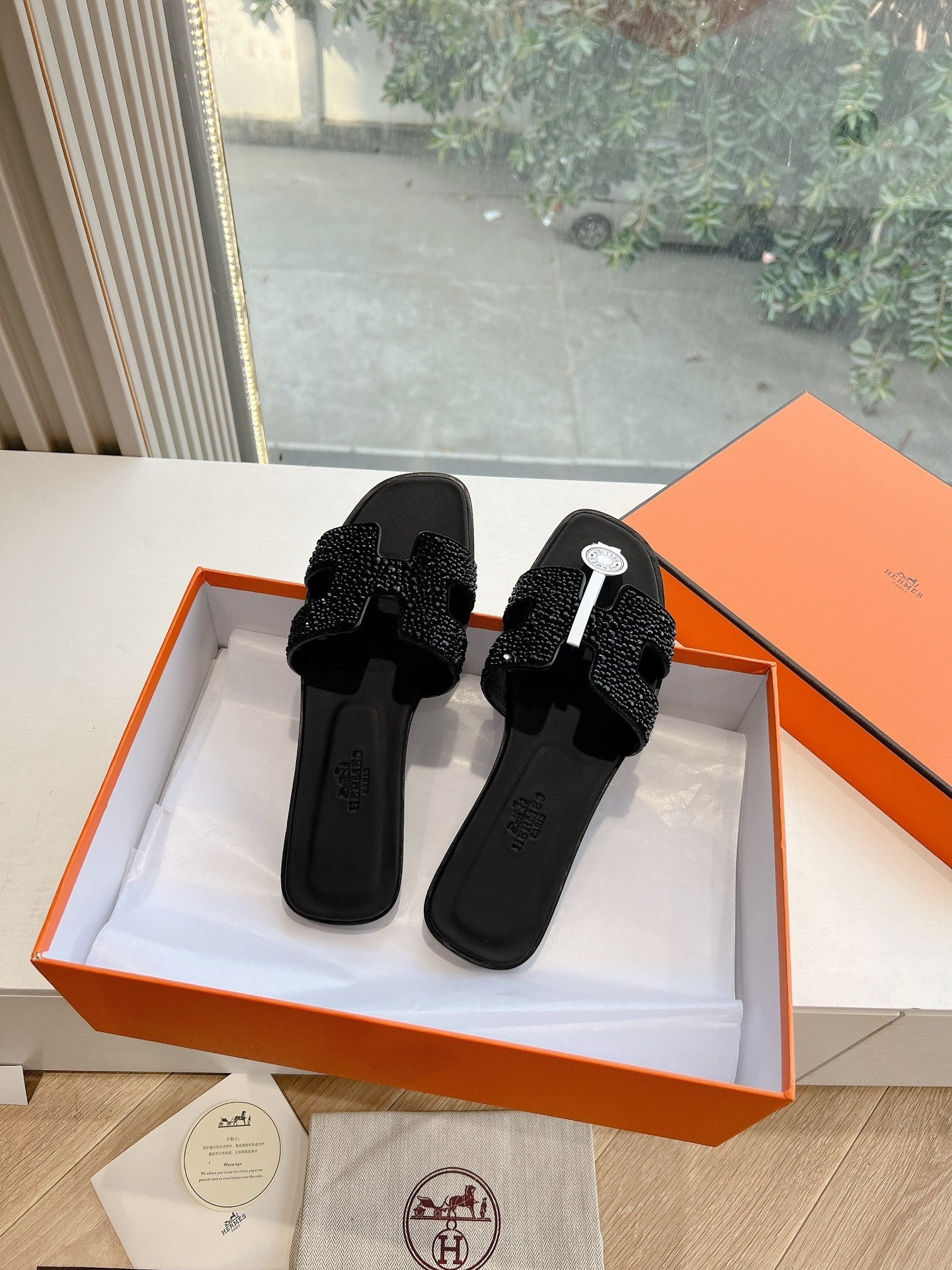 HM 25C Oran Sandal Black Leather With Rhinestone 202830