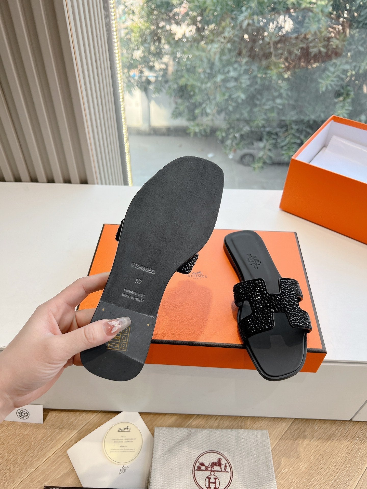 HM 25C Oran Sandal Black Leather With Rhinestone 202830