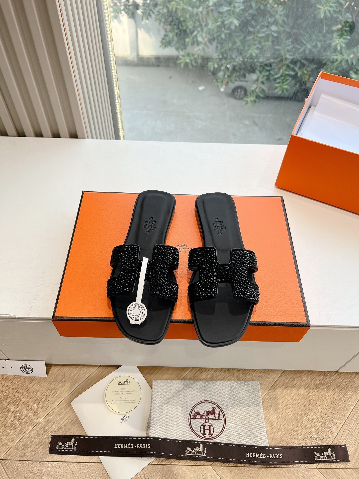 HM 25C Oran Sandal Black Leather With Rhinestone 202830