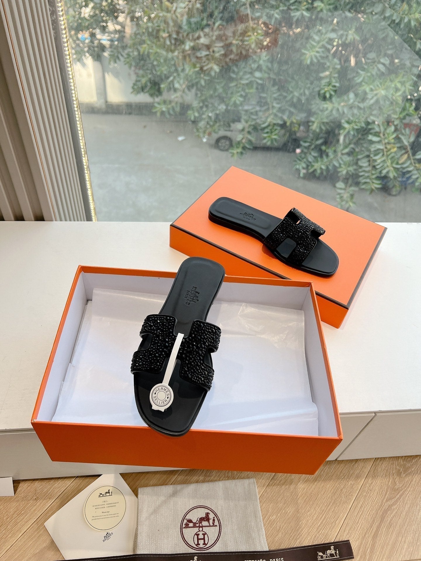 HM 25C Oran Sandal Black Leather With Rhinestone 202830