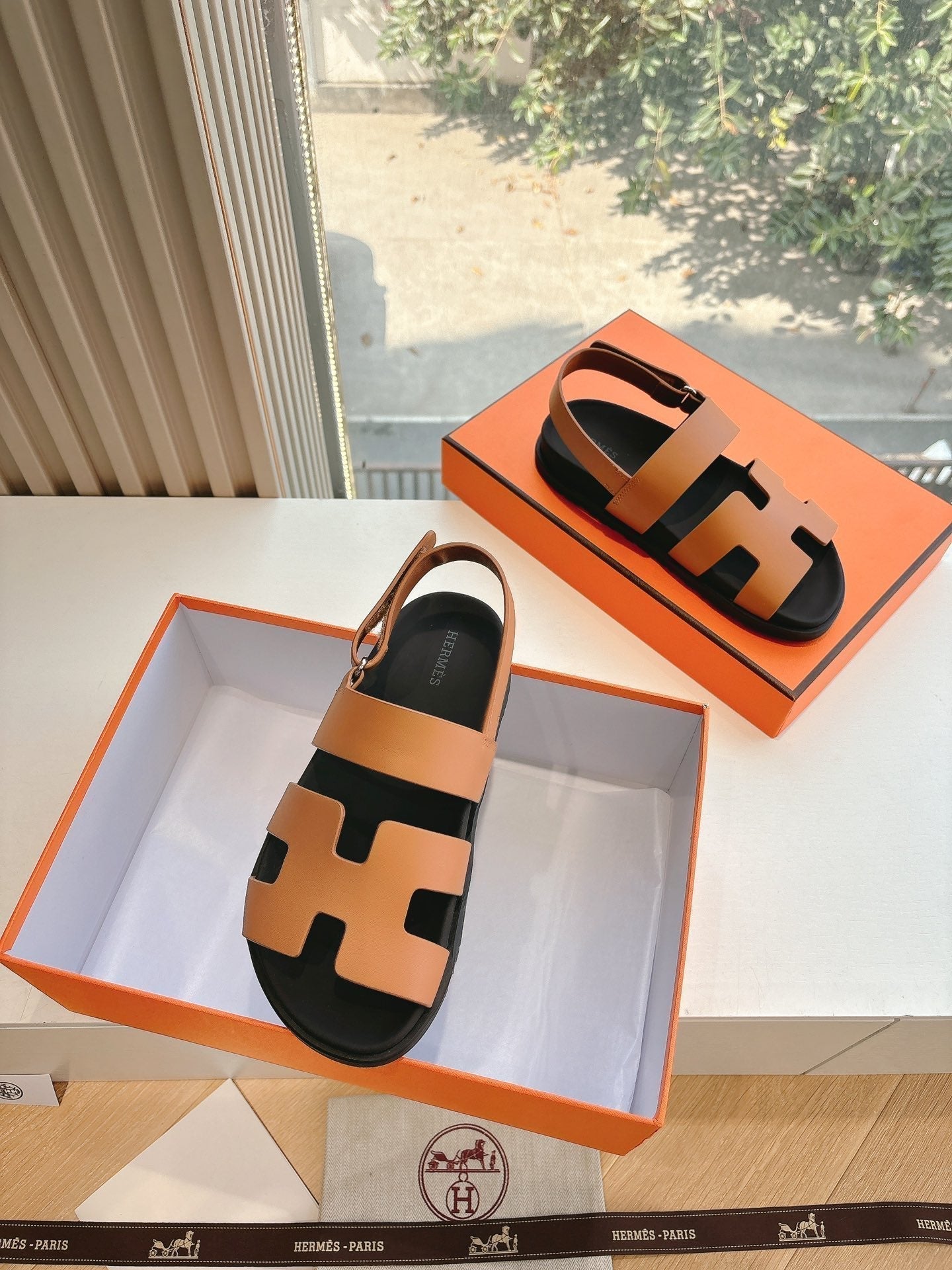 HM 25 Genius Sandal Gold  Black Calfskin