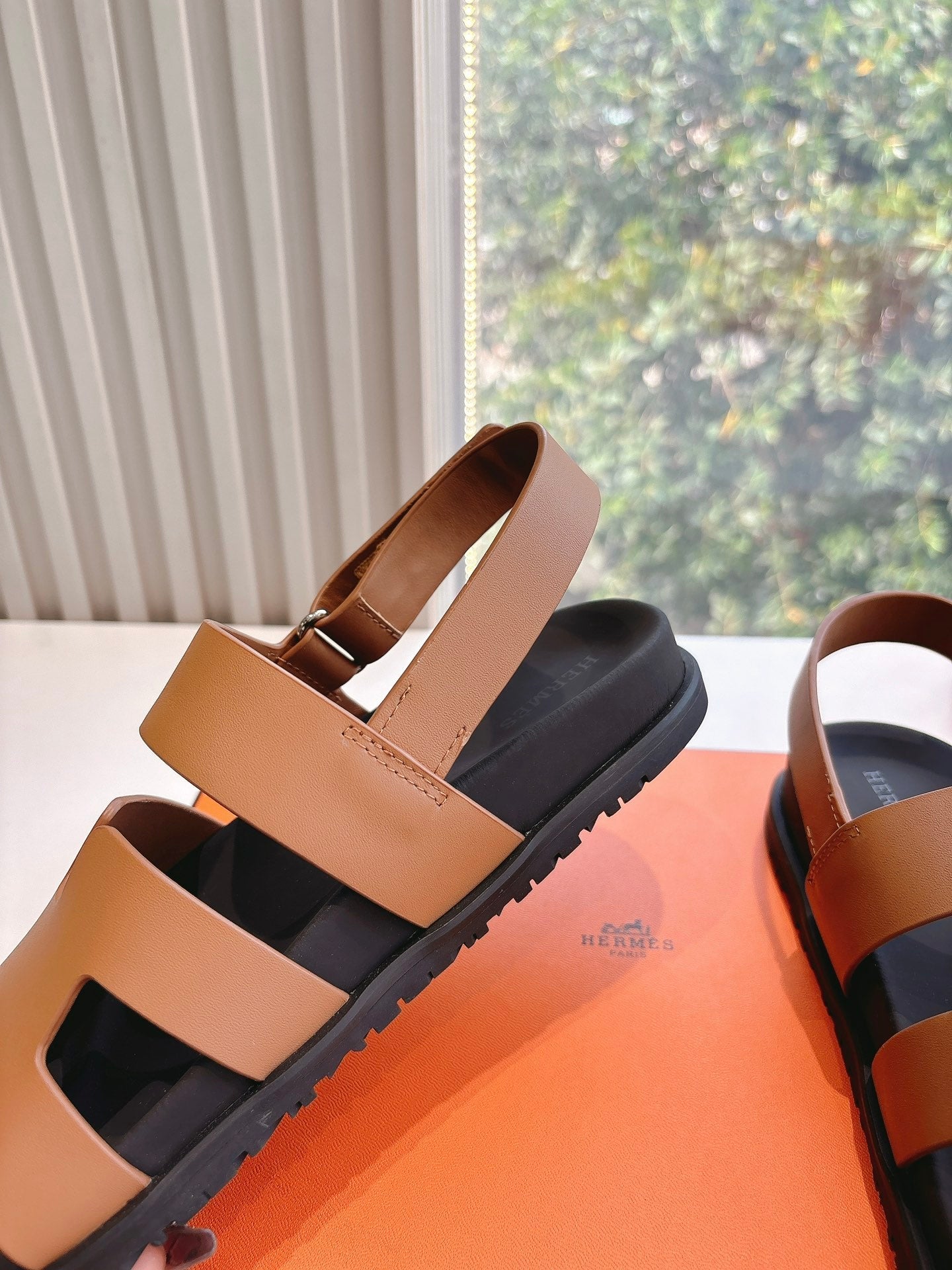 HM 25 Genius Sandal Gold  Black Calfskin