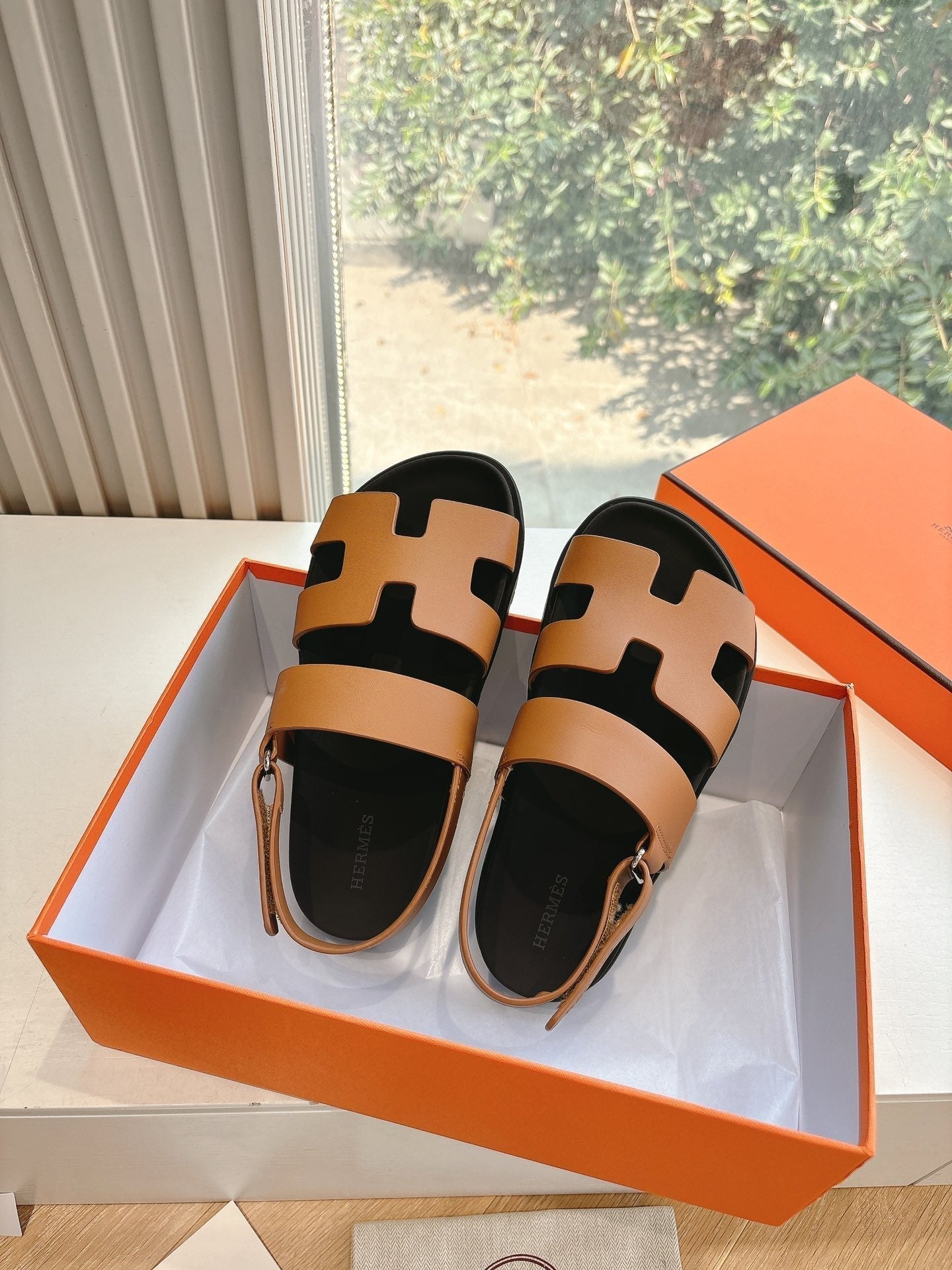 HM 25 Genius Sandal Gold  Black Calfskin