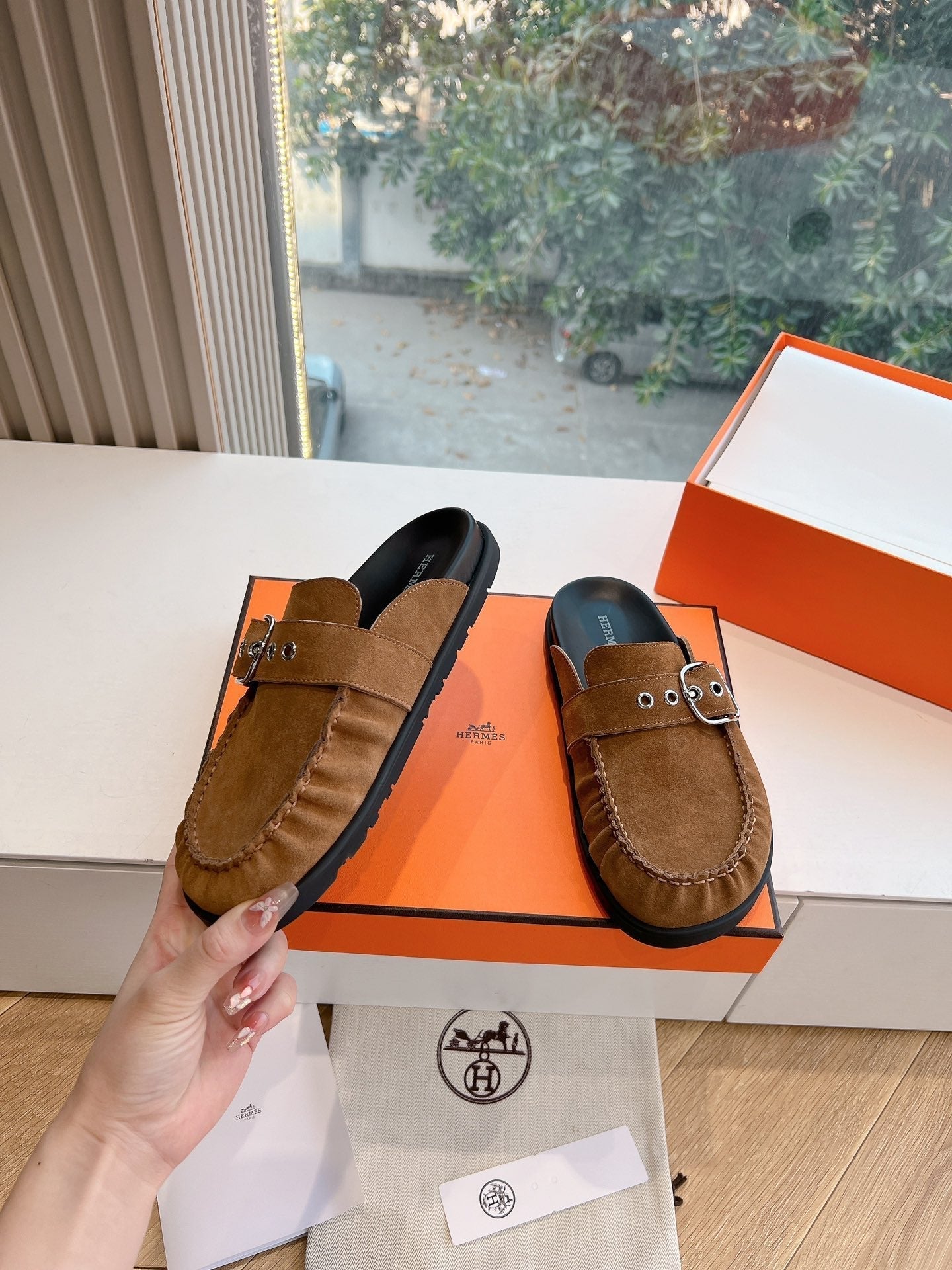 HM 25 Key Mule Gold Suede