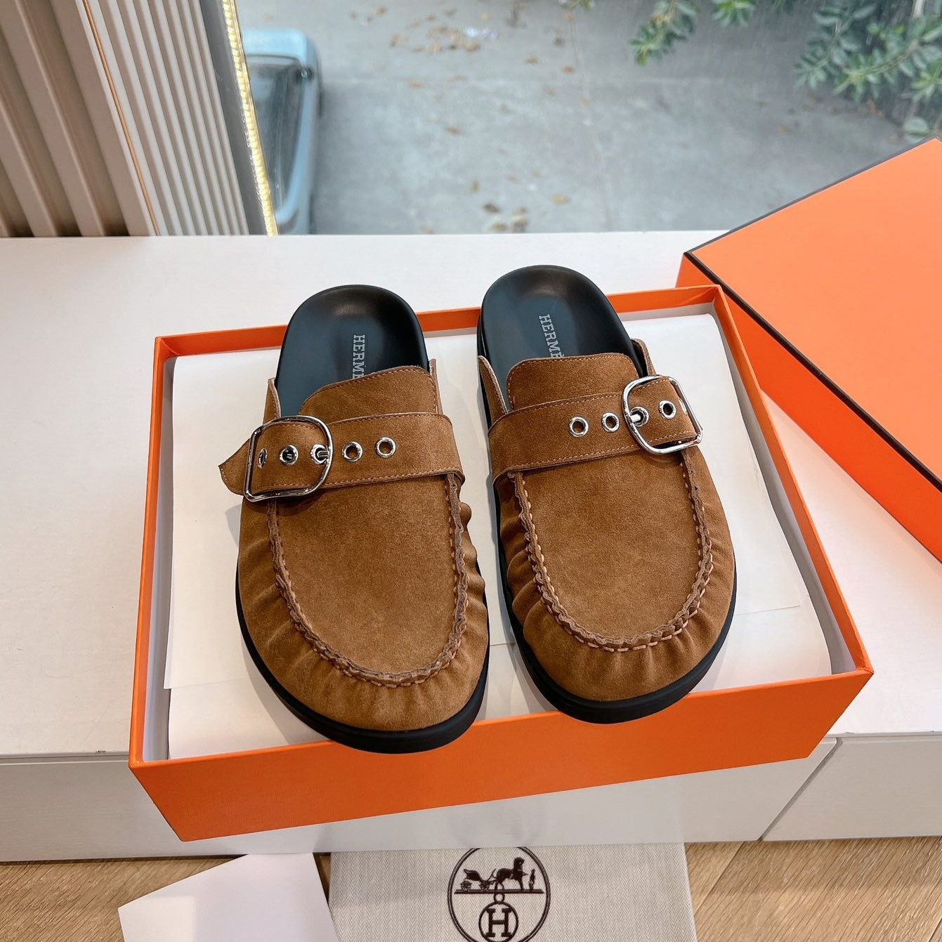 HM 25 Key Mule Gold Suede