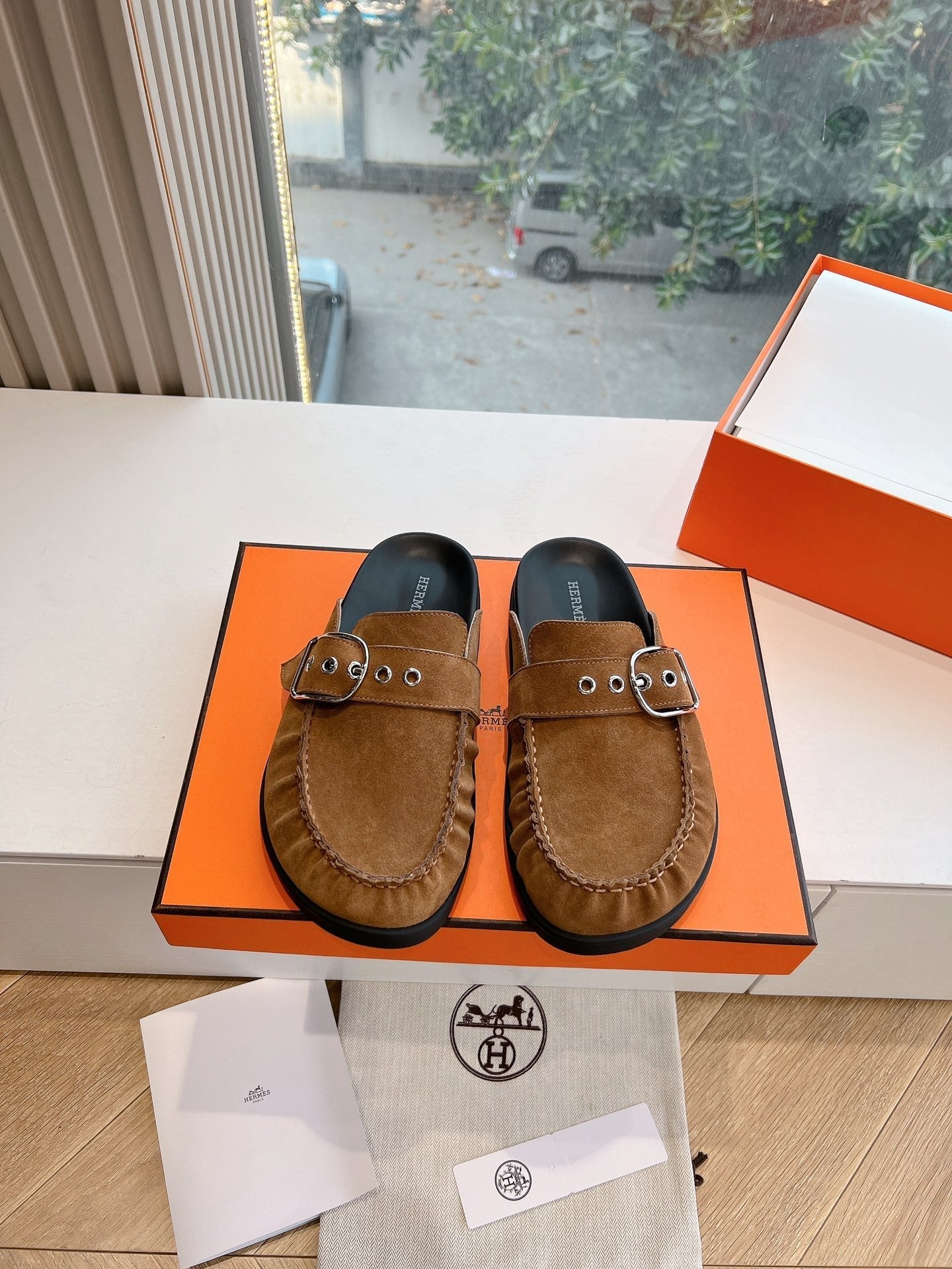 HM 25 Key Mule Gold Suede