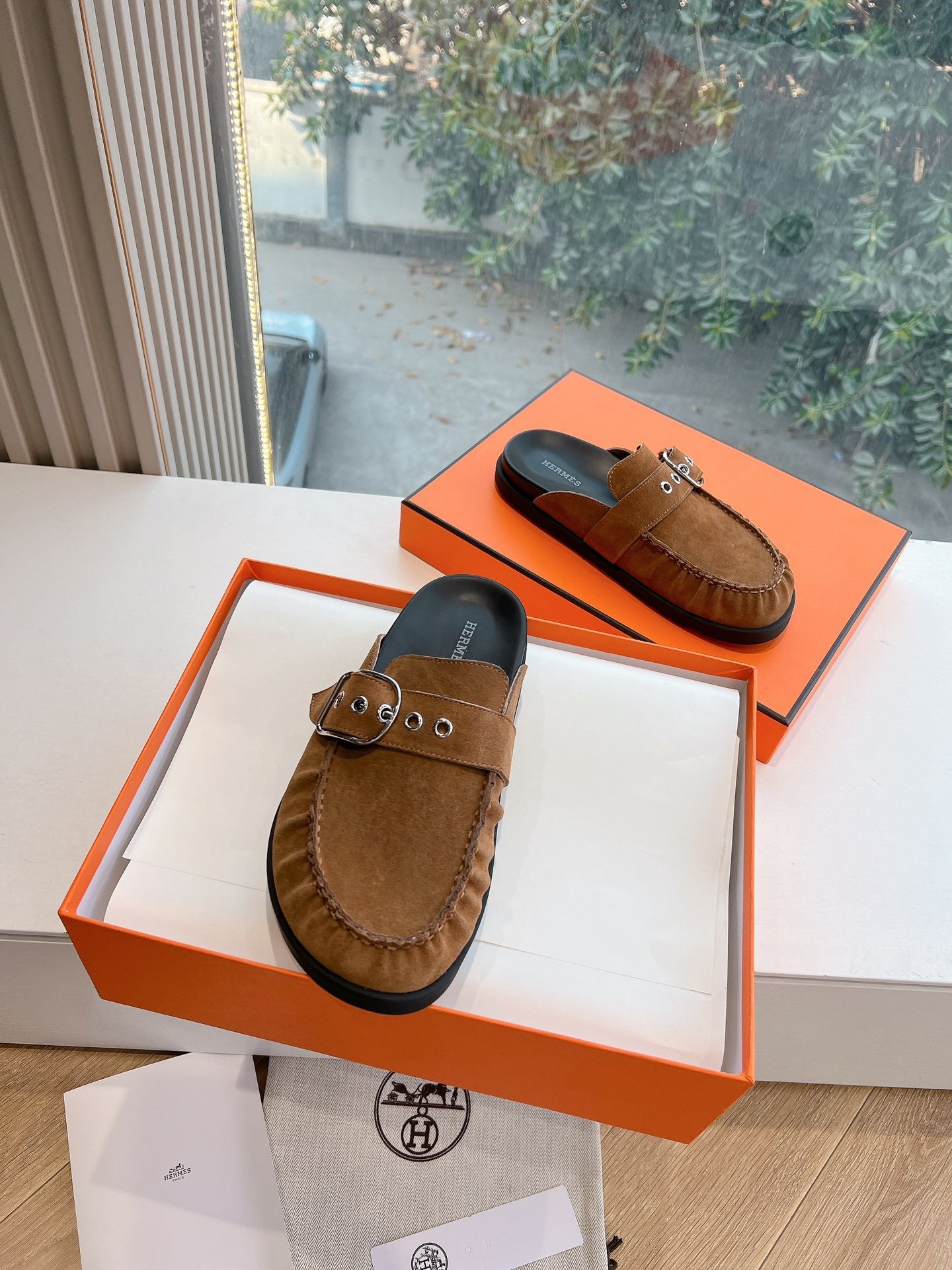 HM 25 Key Mule Gold Suede