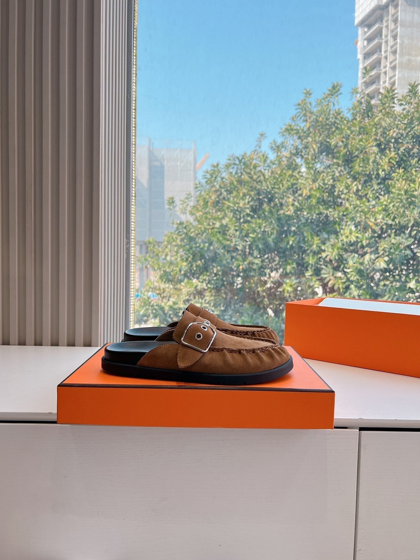 HM 25 Key Mule Gold Suede