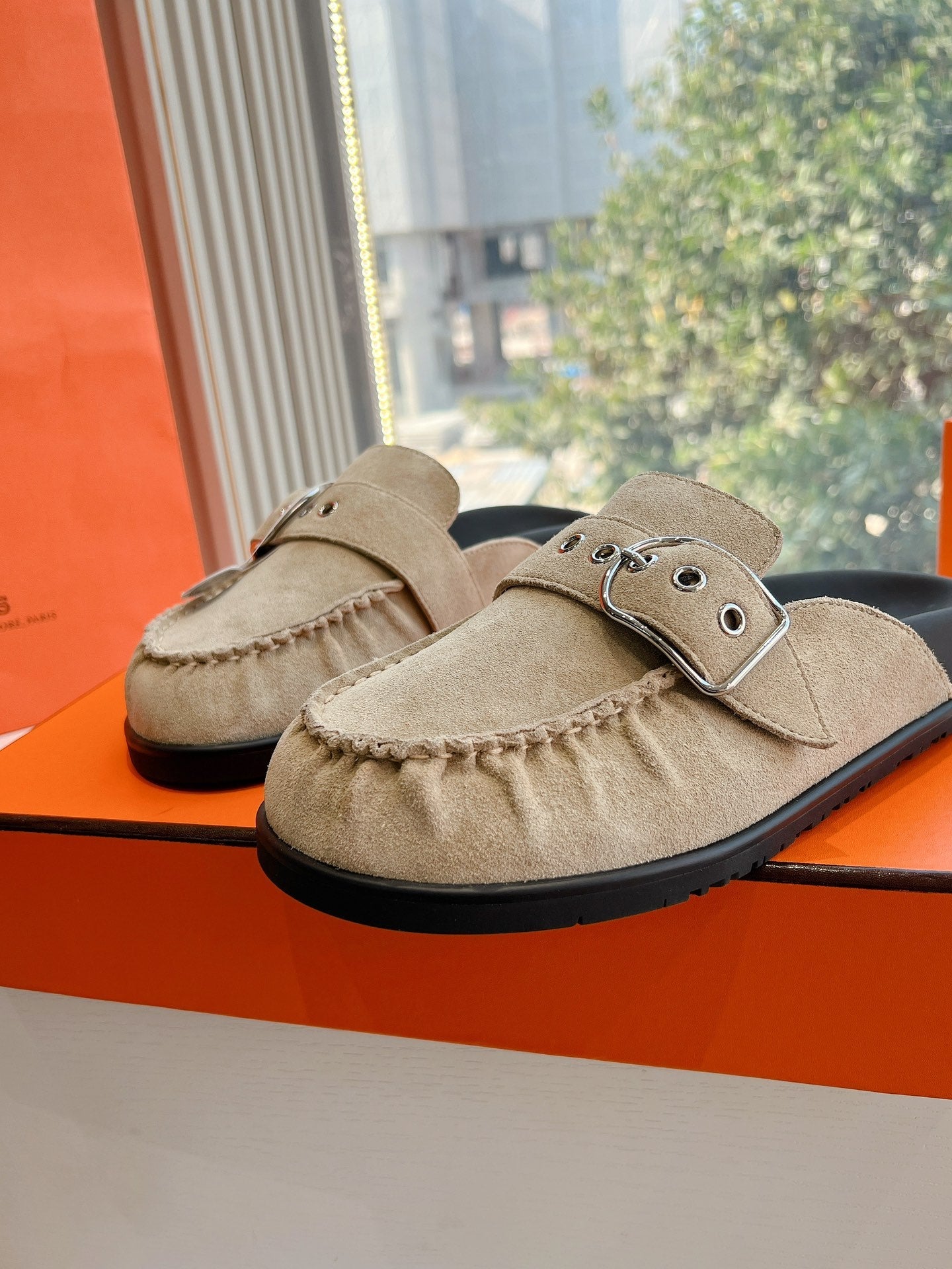 HM 25 Key Mule Light Grey Suede