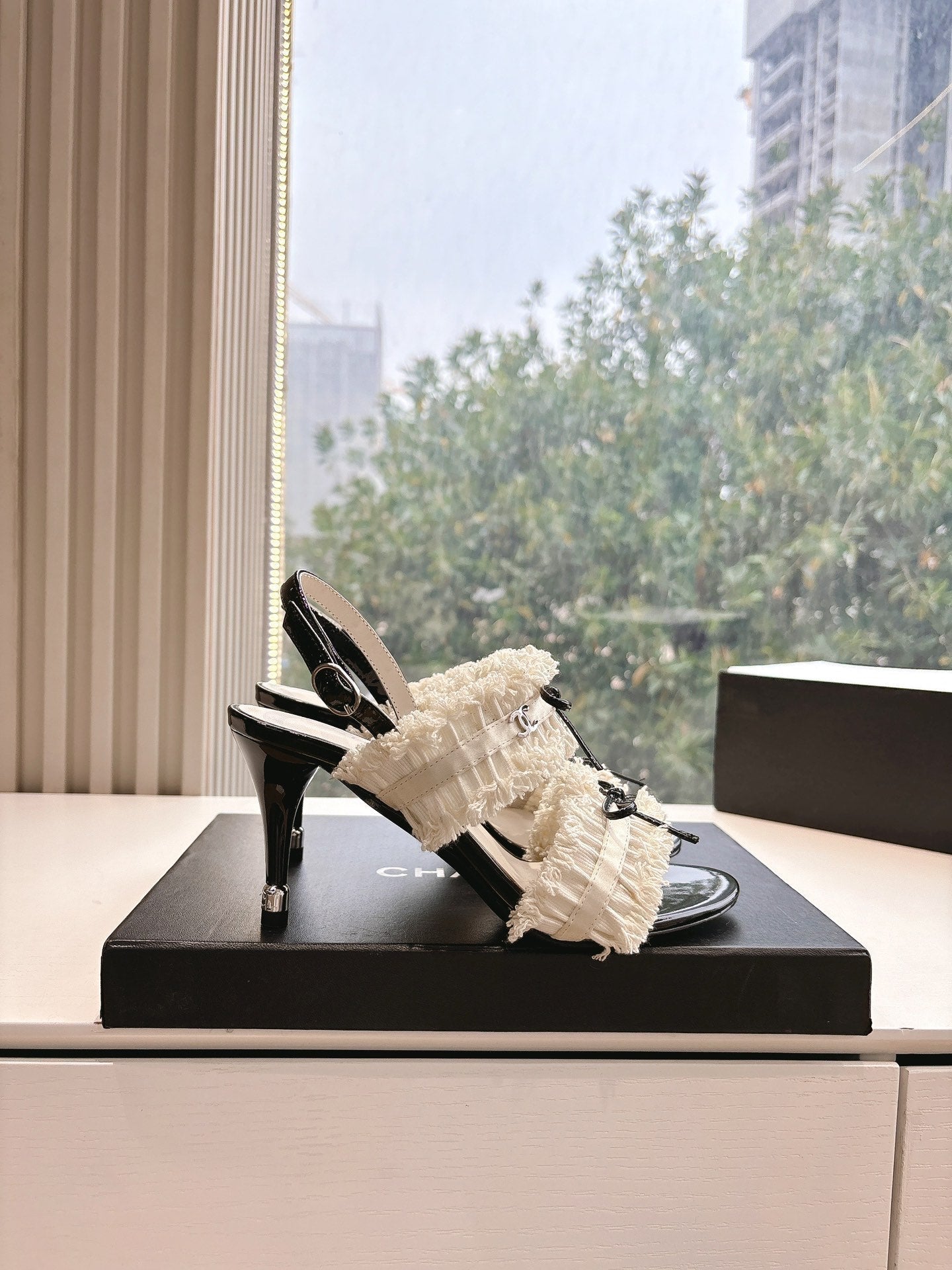 CC Sandals with bow tie Cream 7cm Lambskin  202868