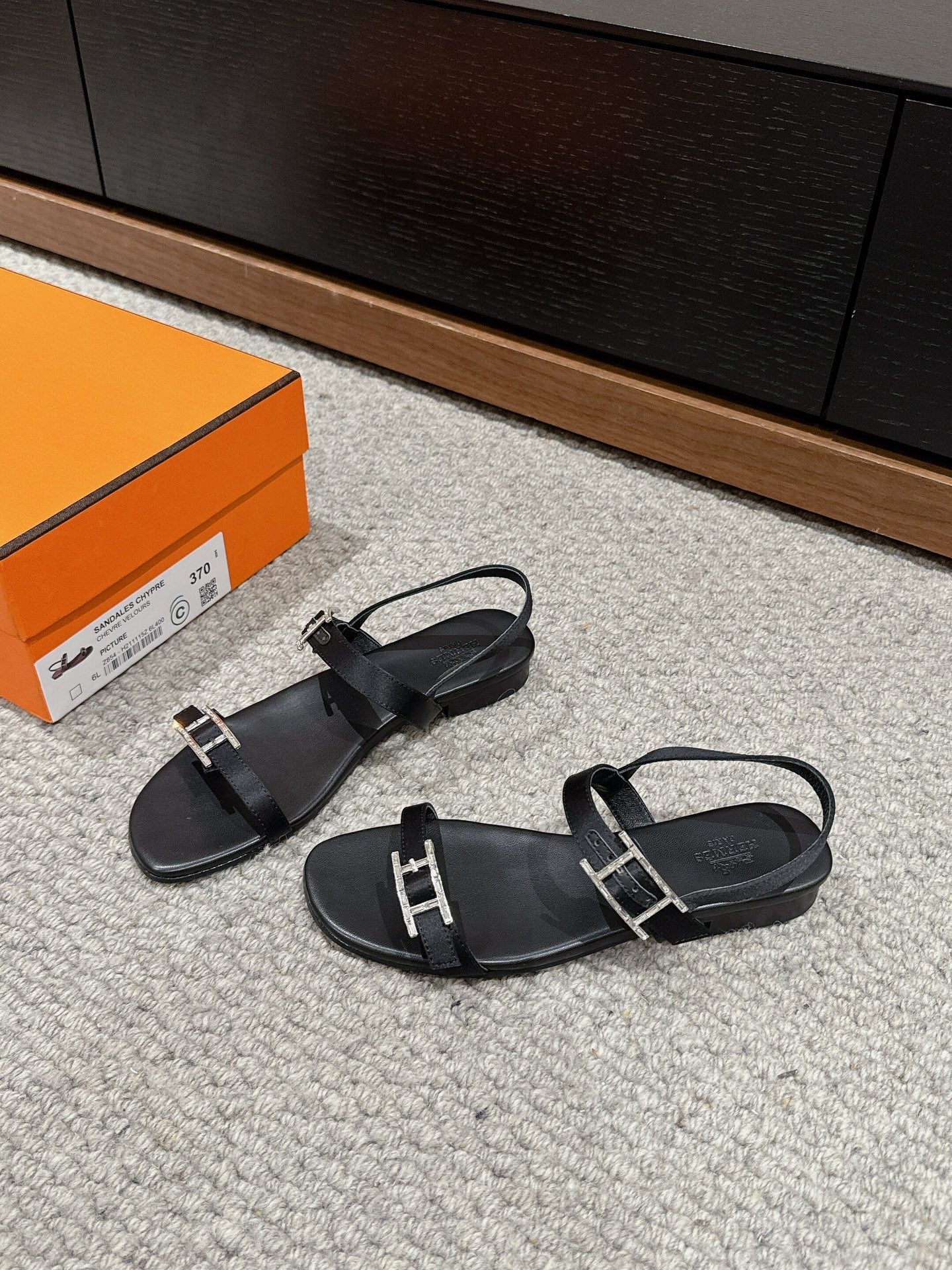 BUCKLE SANDAL BLACK CALFSKIN