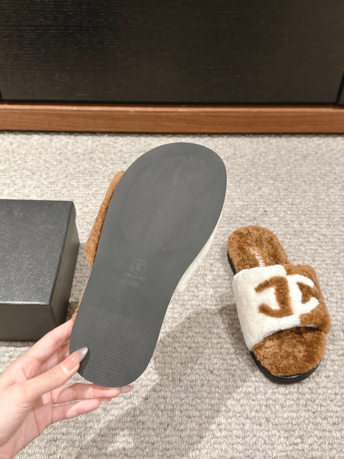 CC SLIPPERS IN CIDER BROWN MIX WHITE FLEECE