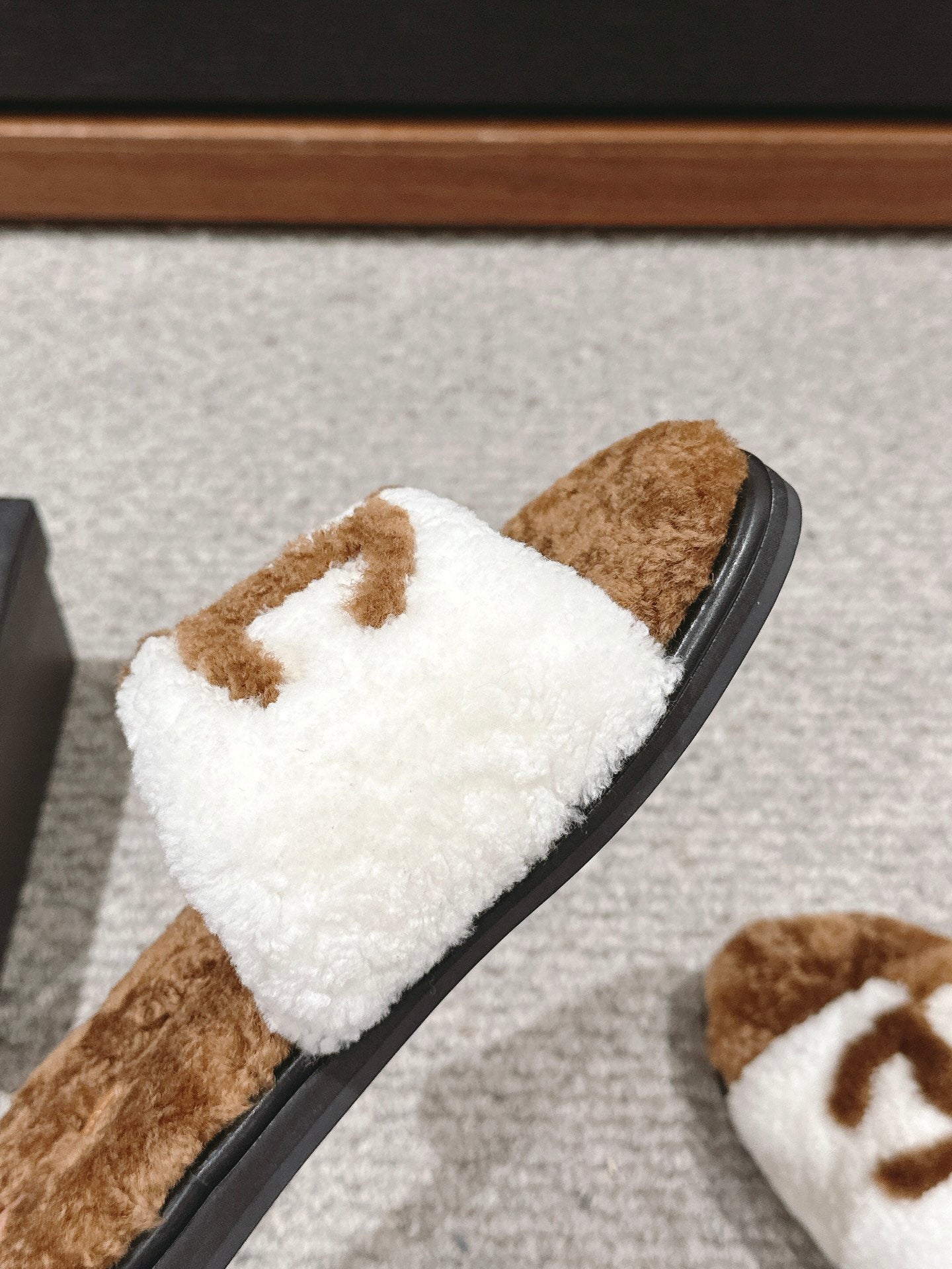 CC SLIPPERS IN CIDER BROWN MIX WHITE FLEECE